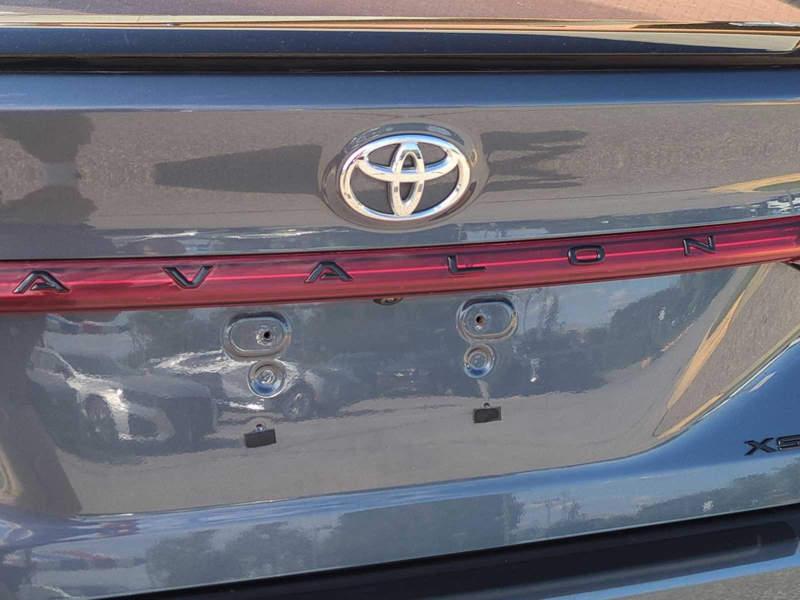 Thumbnail: 2020 Toyota Avalon - 12