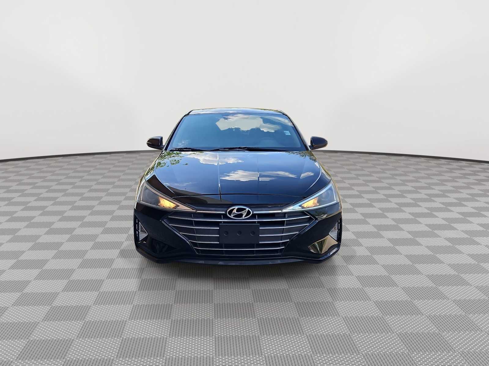 Thumbnail: 2019 Hyundai Elantra - 3