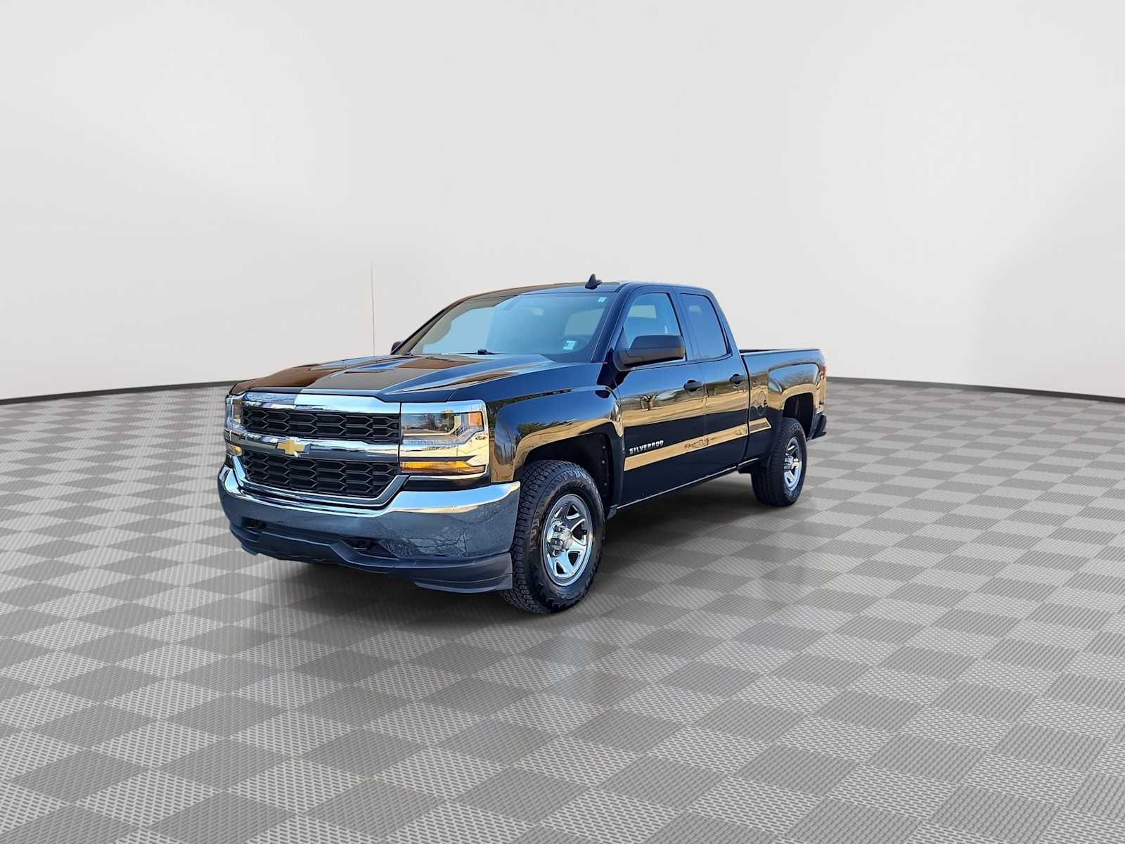 Thumbnail: 2017 Chevrolet Silverado 1500 - 4