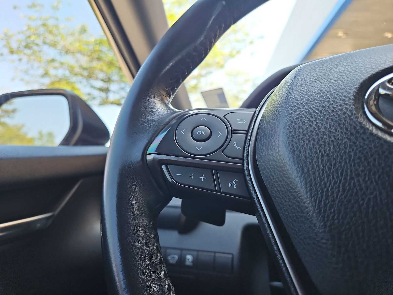 Thumbnail: 2021 Toyota Camry - 23