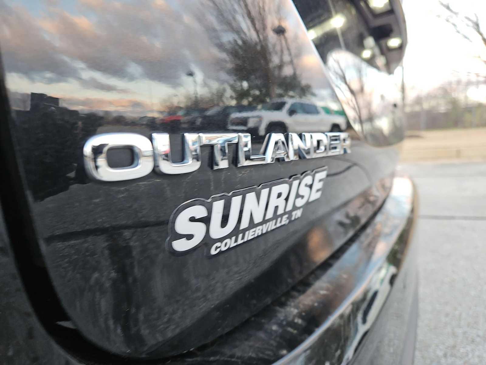 Thumbnail: 2023 Mitsubishi Outlander - 13