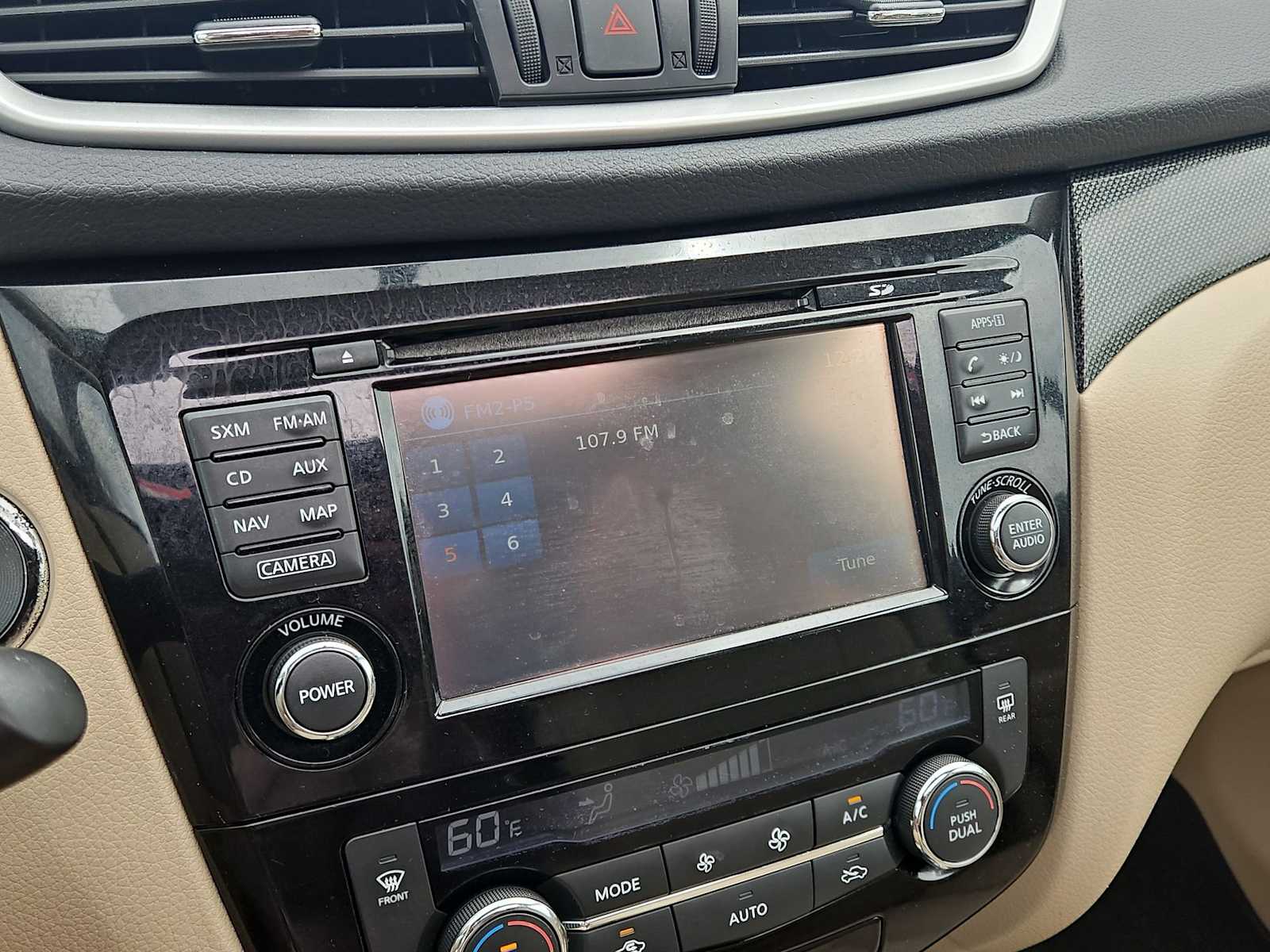 Thumbnail: 2015 Nissan Rogue - 33