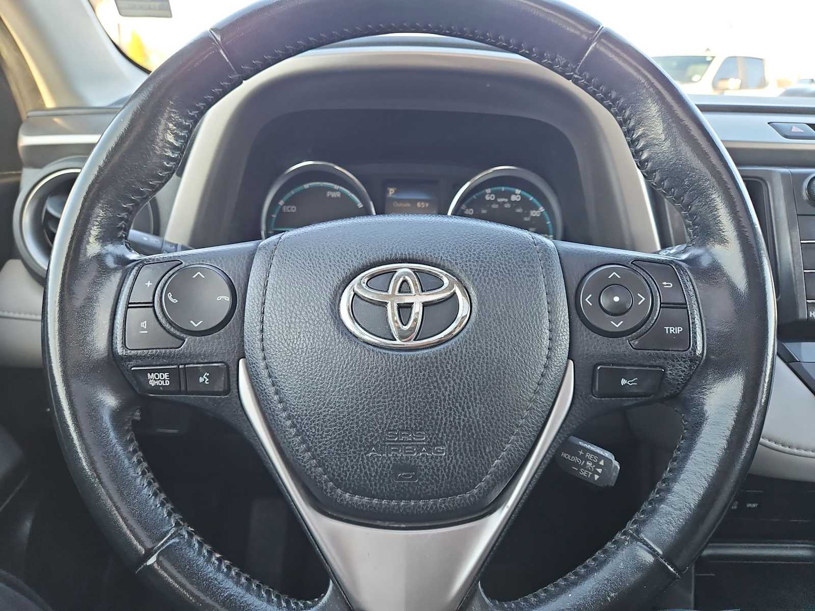 Thumbnail: 2017 Toyota RAV4 - 23