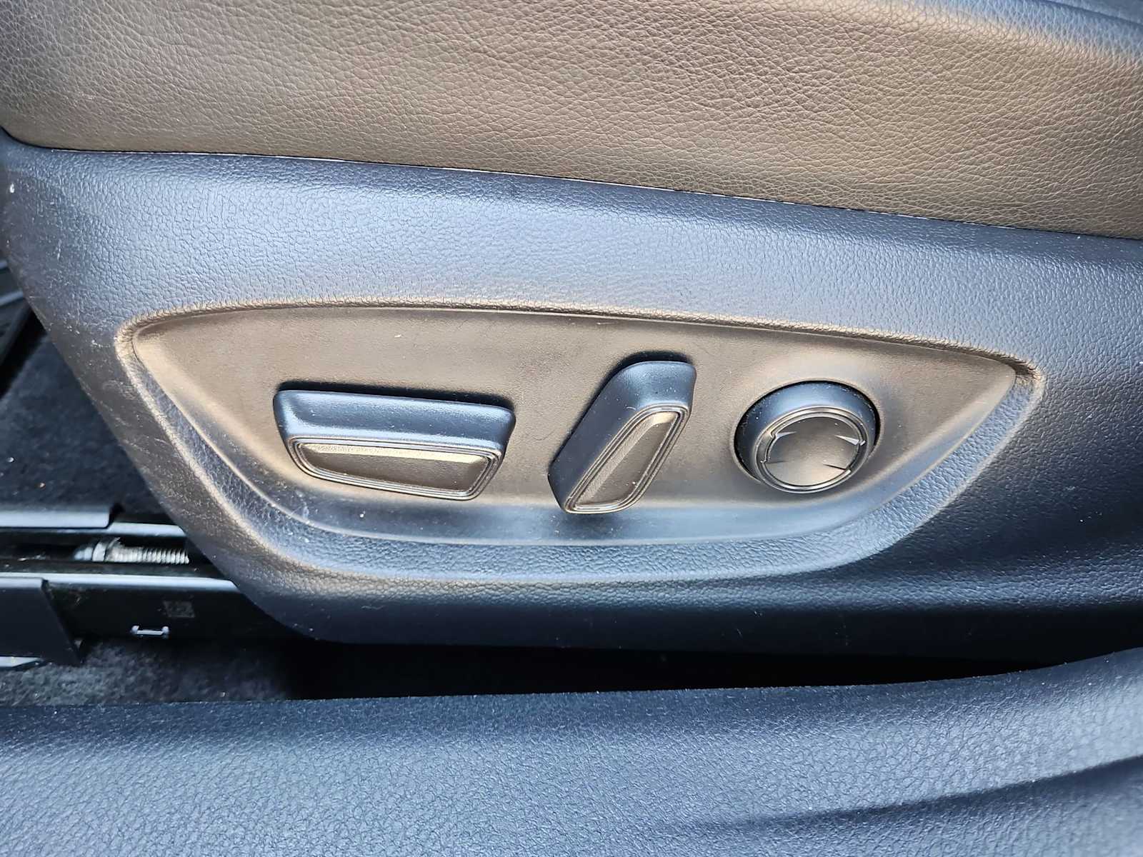 Thumbnail: 2021 Toyota Camry - 17