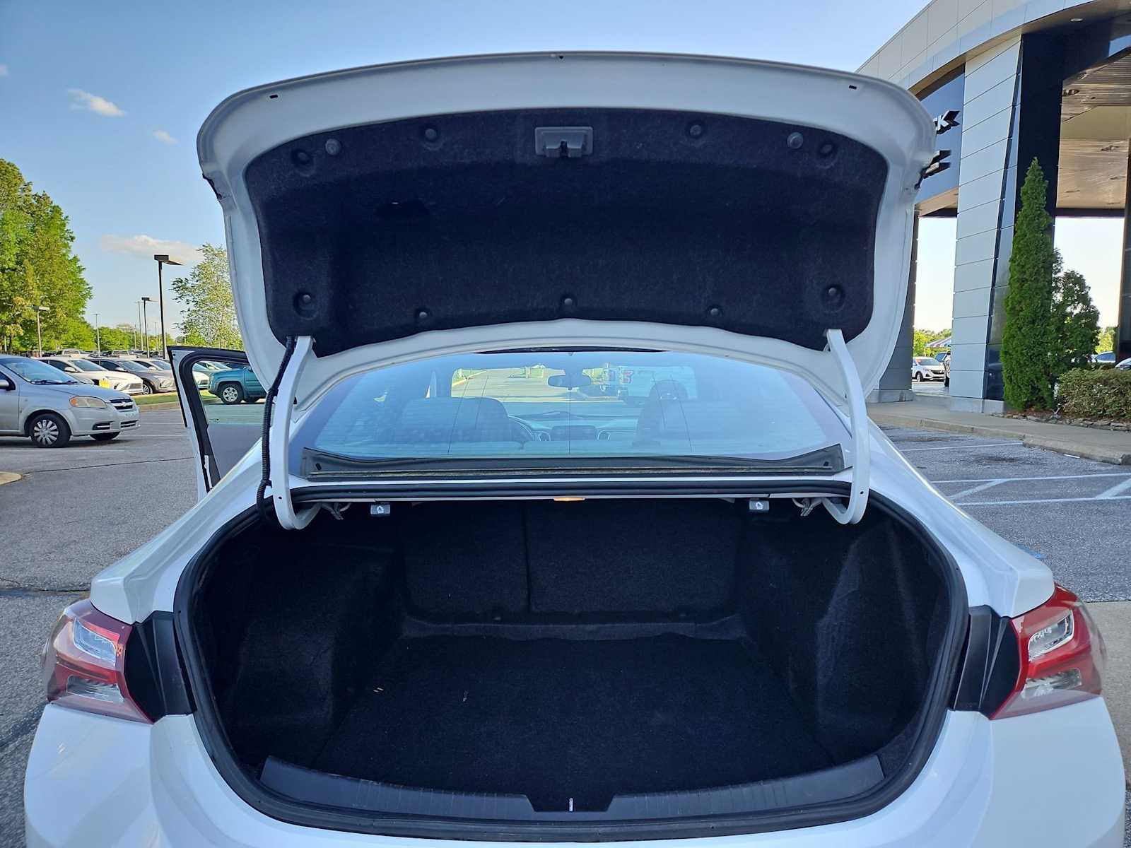 Thumbnail: 2022 Chevrolet Malibu - 33