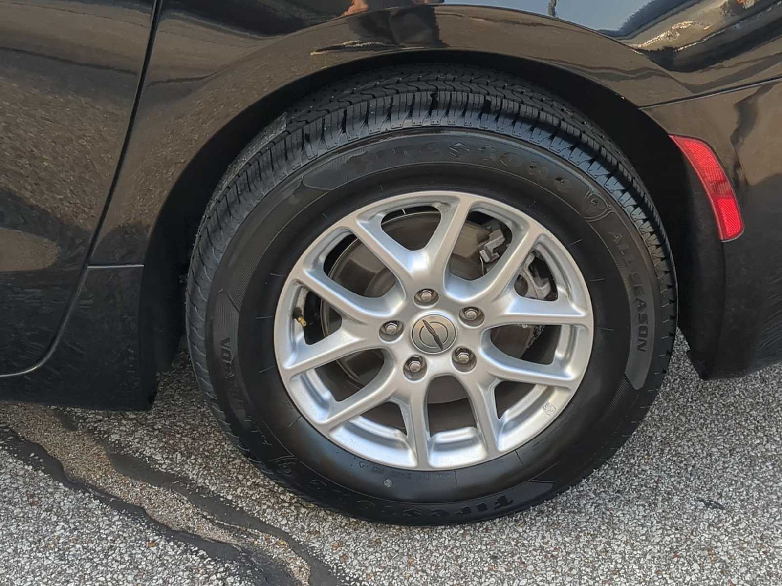 Thumbnail: 2023 Chrysler Voyager - 13