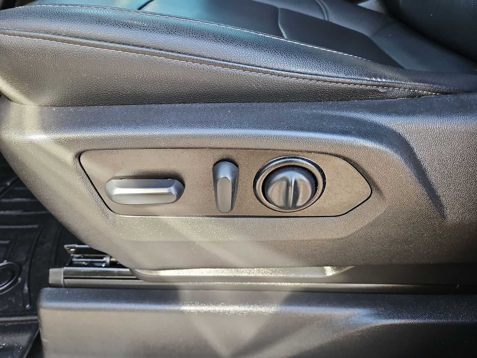 Thumbnail: 2022 Chevrolet Silverado 1500 - 18