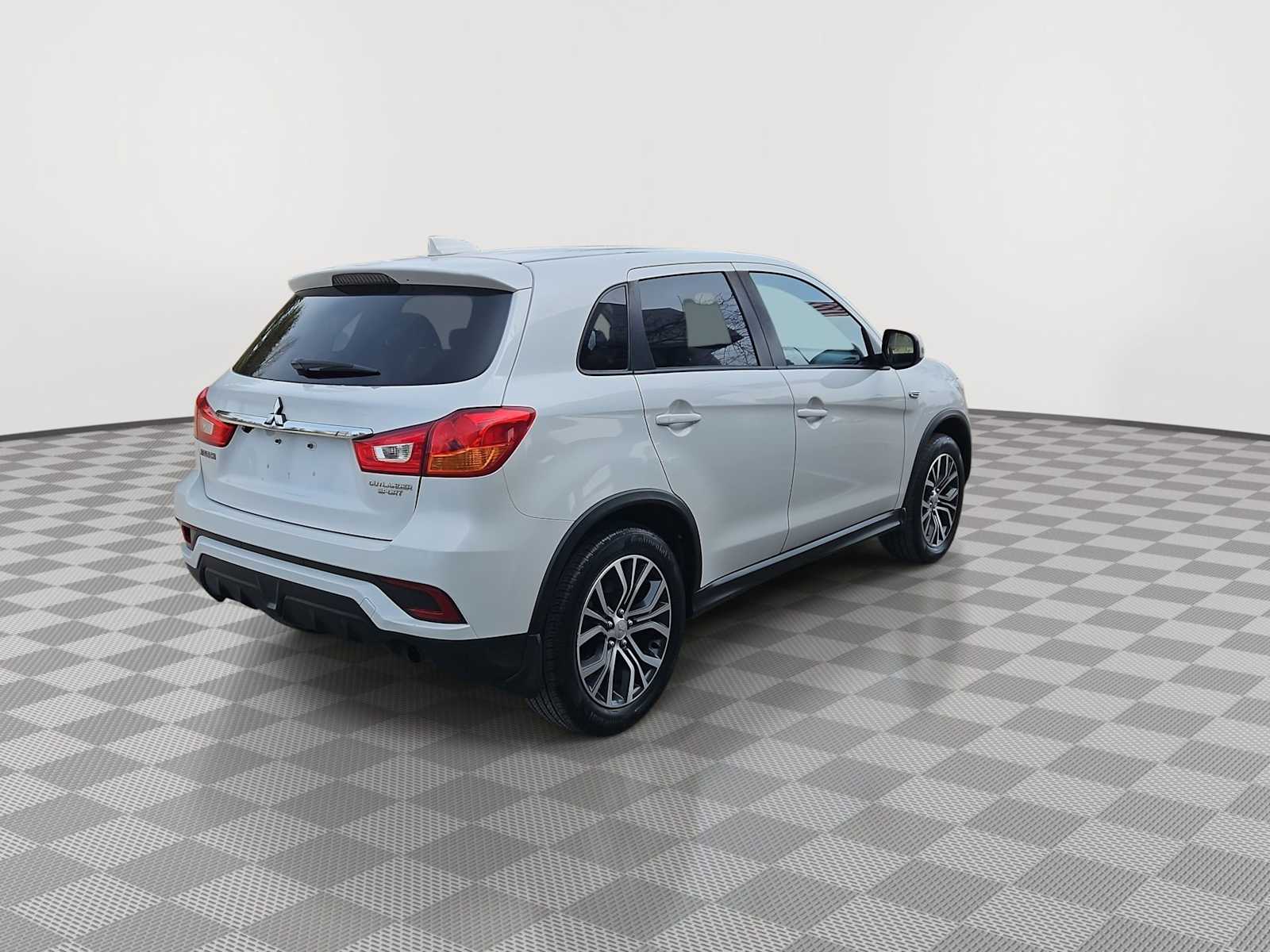 Thumbnail: 2019 Mitsubishi Outlander Sport - 8