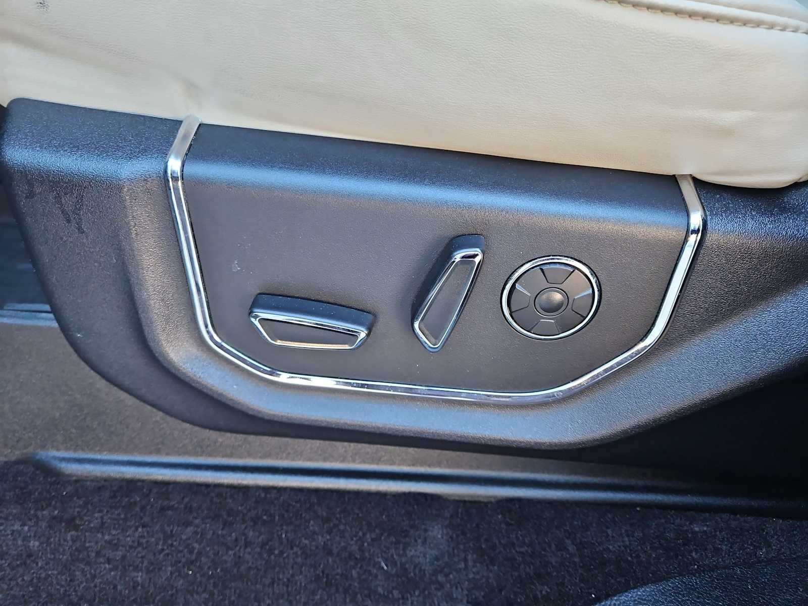 Thumbnail: 2020 Ford Expedition - 18