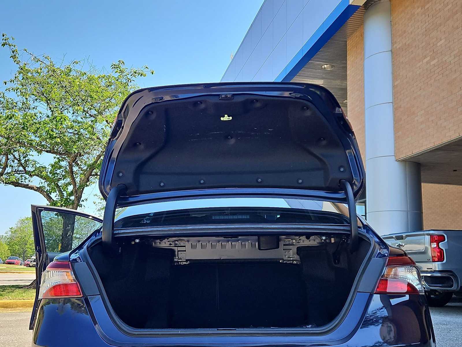 Thumbnail: 2021 Toyota Camry - 33