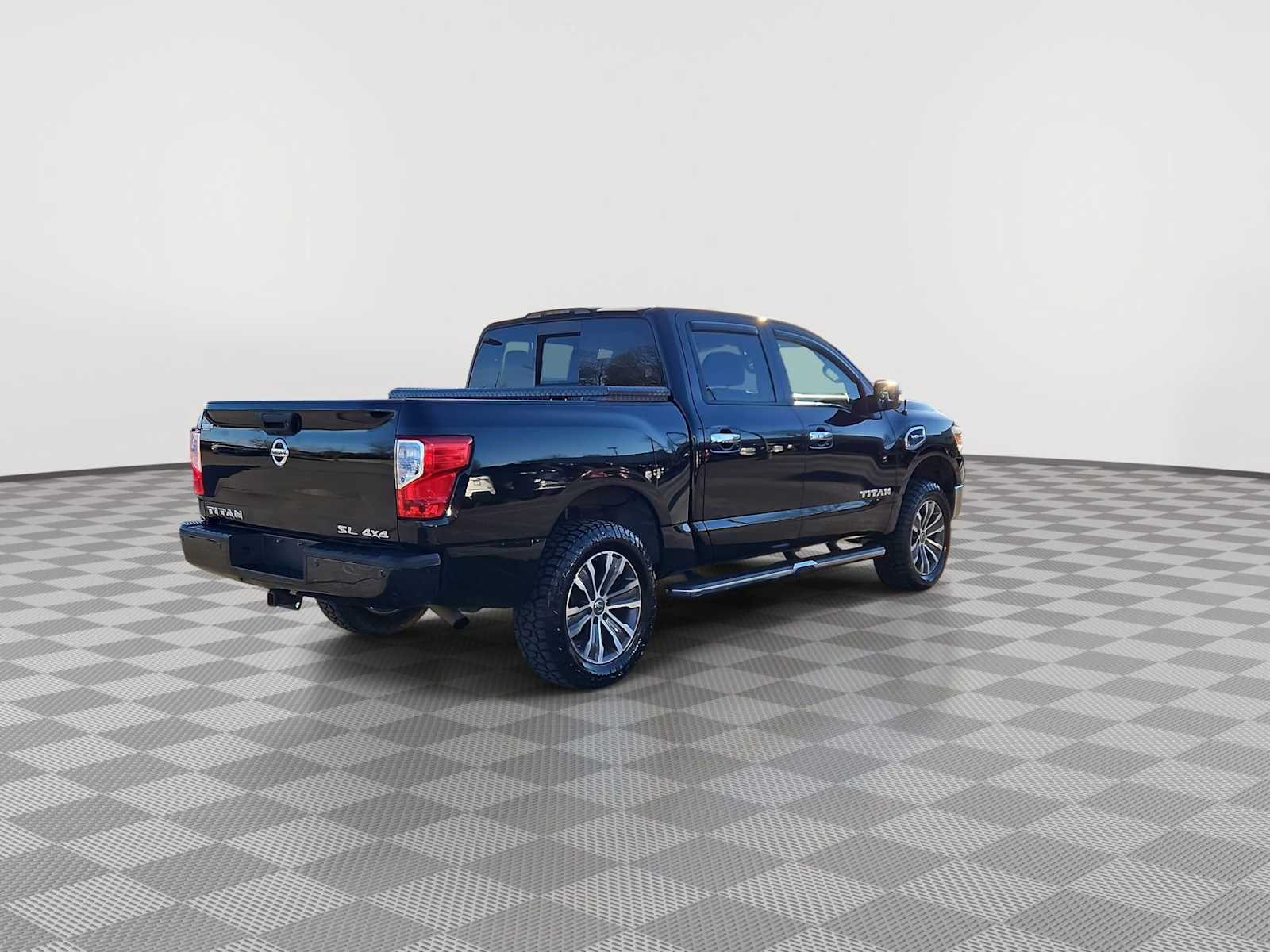Thumbnail: 2017 Nissan Titan - 8