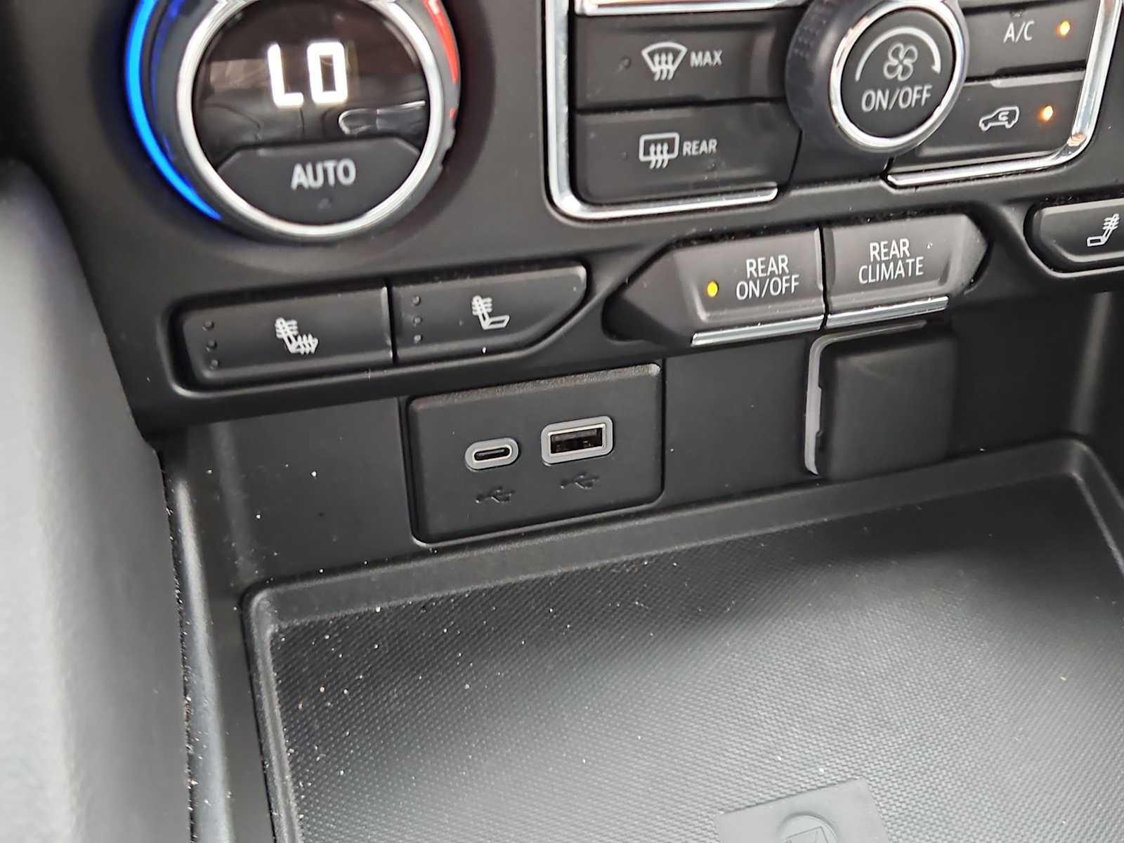 Thumbnail: 2024 Chevrolet Tahoe - 30