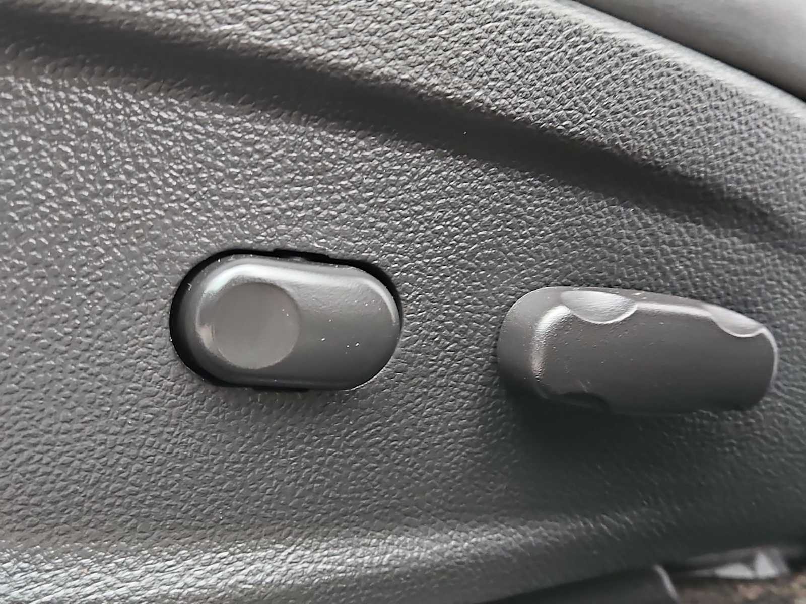 Thumbnail: 2016 Buick Encore - 17