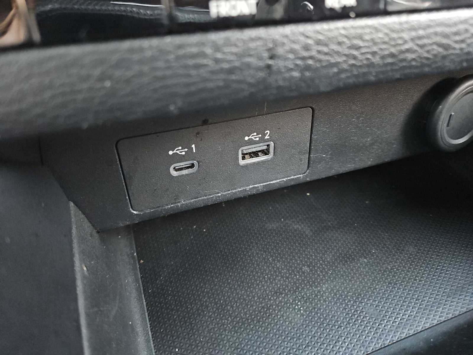 Thumbnail: 2023 Mitsubishi Outlander - 31