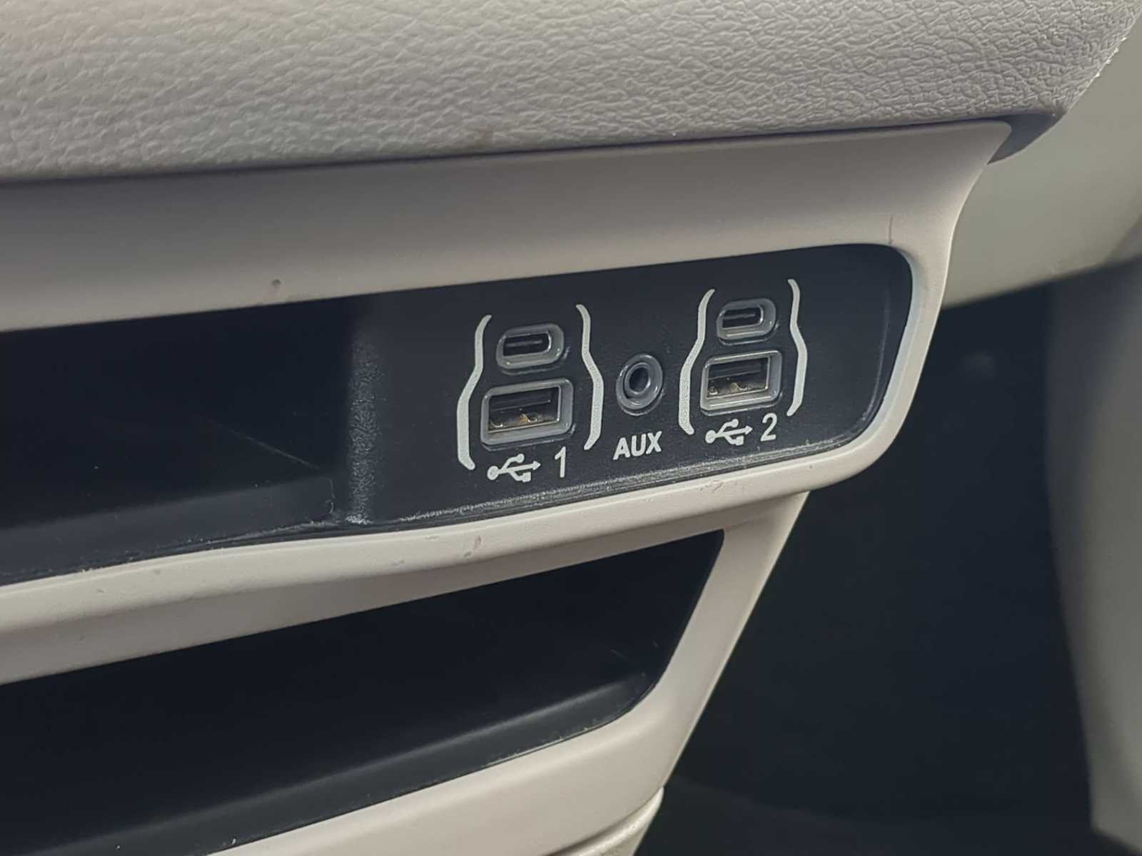 Thumbnail: 2023 Chrysler Voyager - 29