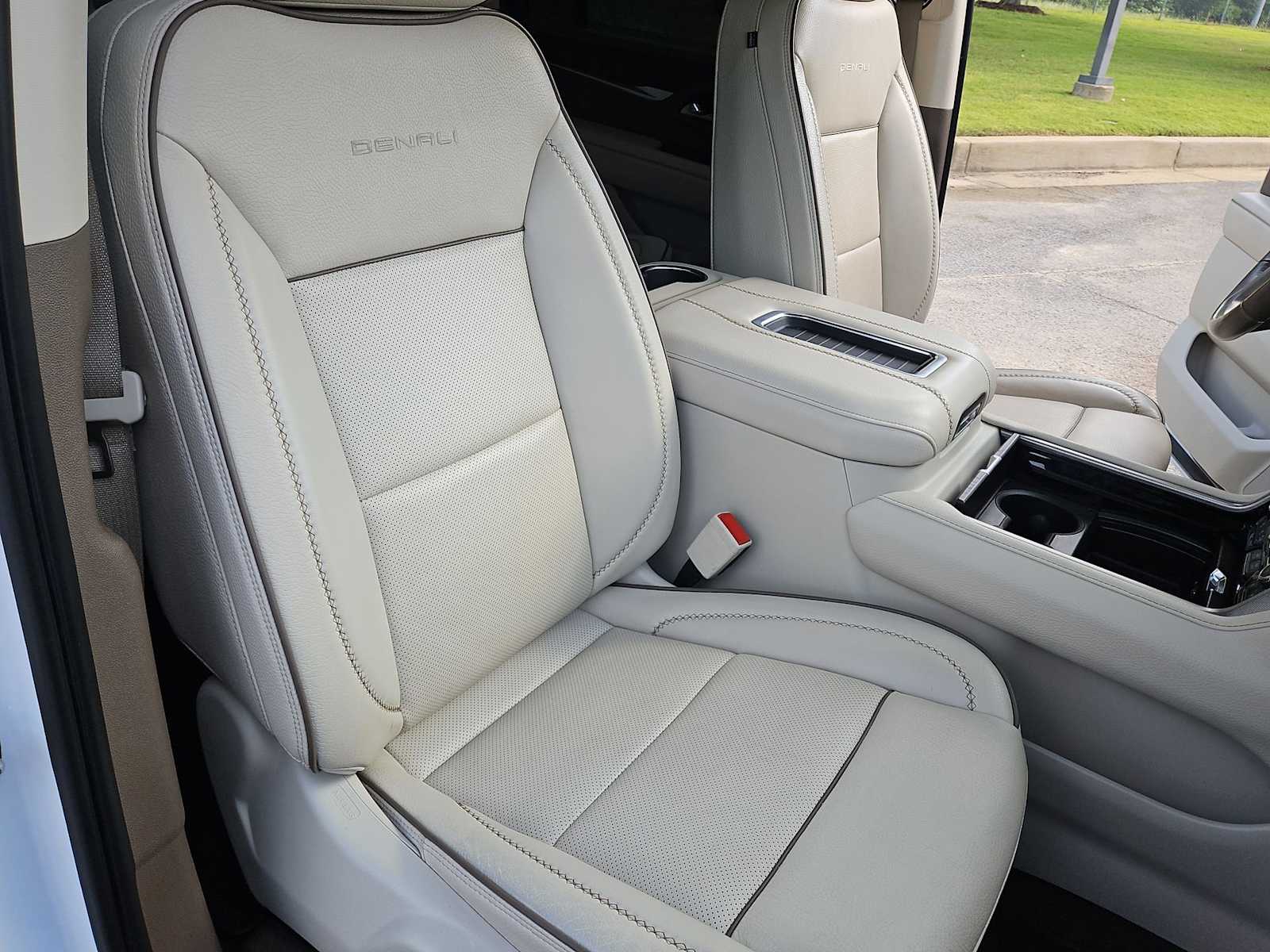 Thumbnail: 2021 GMC Yukon - 36