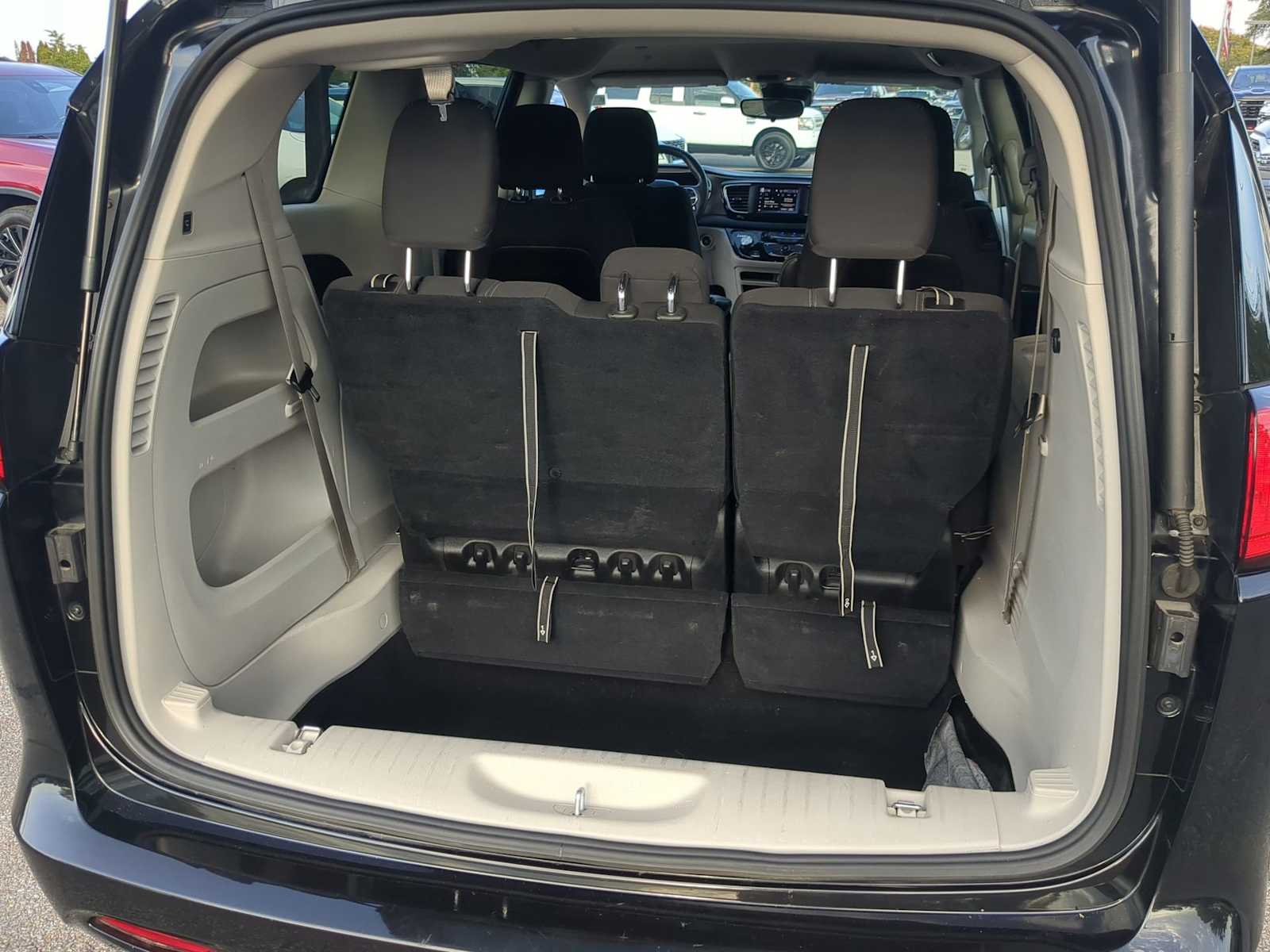 Thumbnail: 2023 Chrysler Voyager - 32