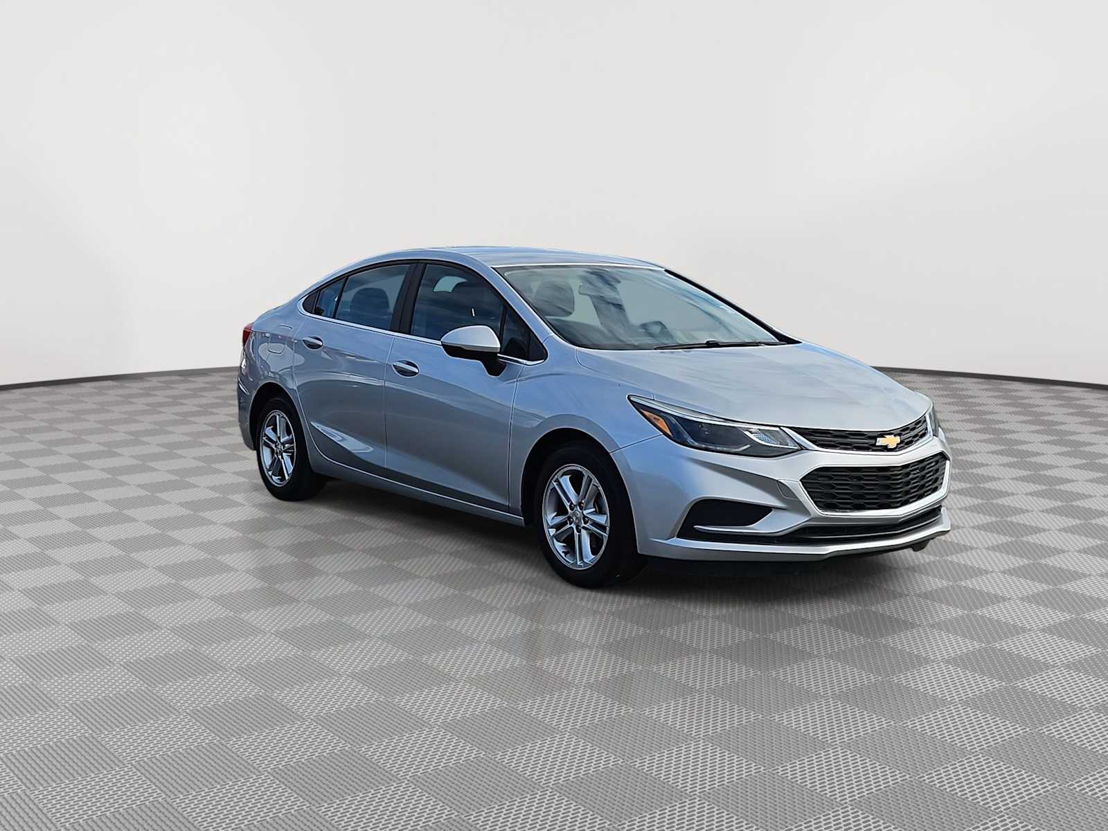 Thumbnail: 2017 Chevrolet Cruze - 2