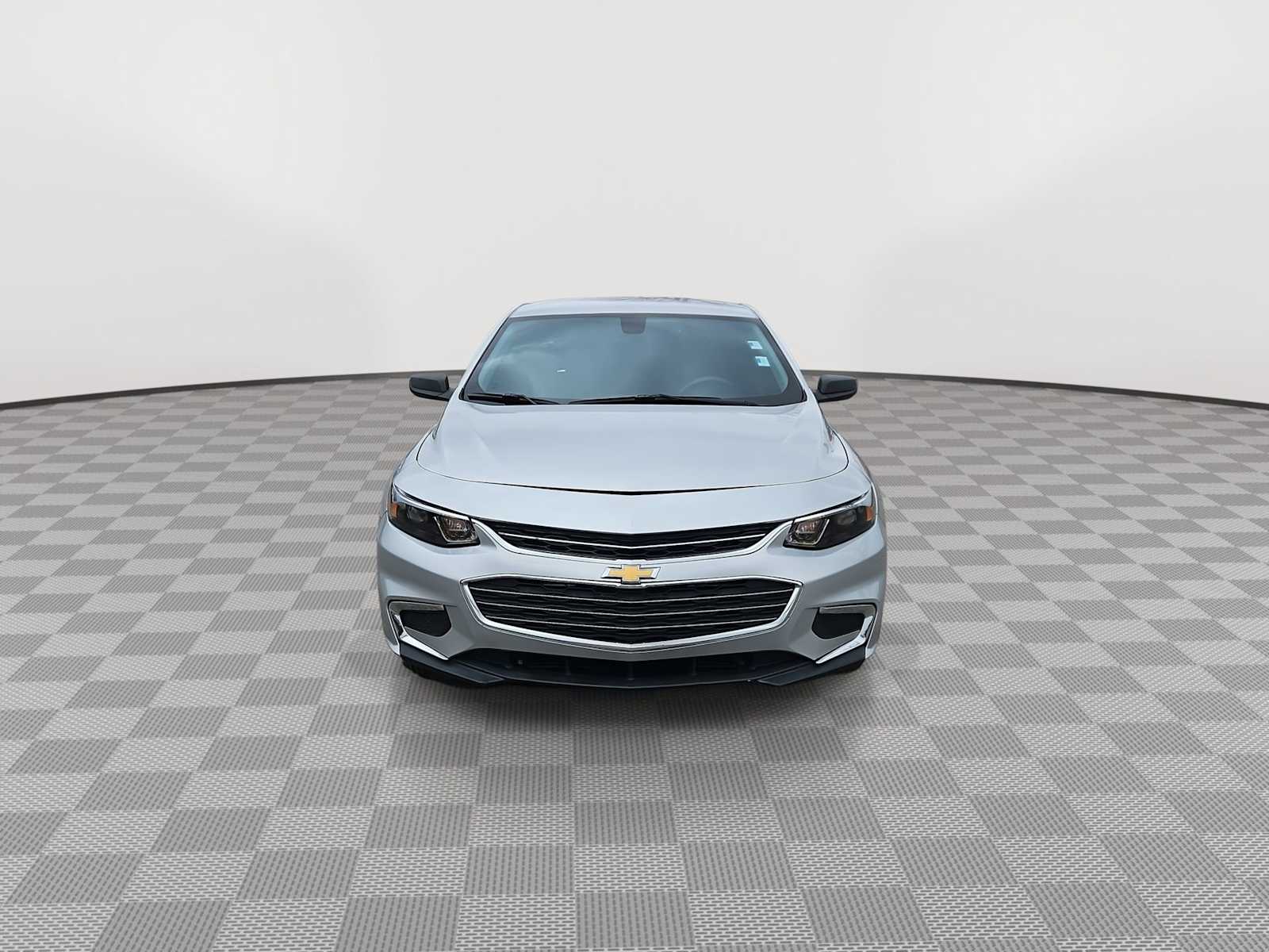 Thumbnail: 2017 Chevrolet Malibu - 3