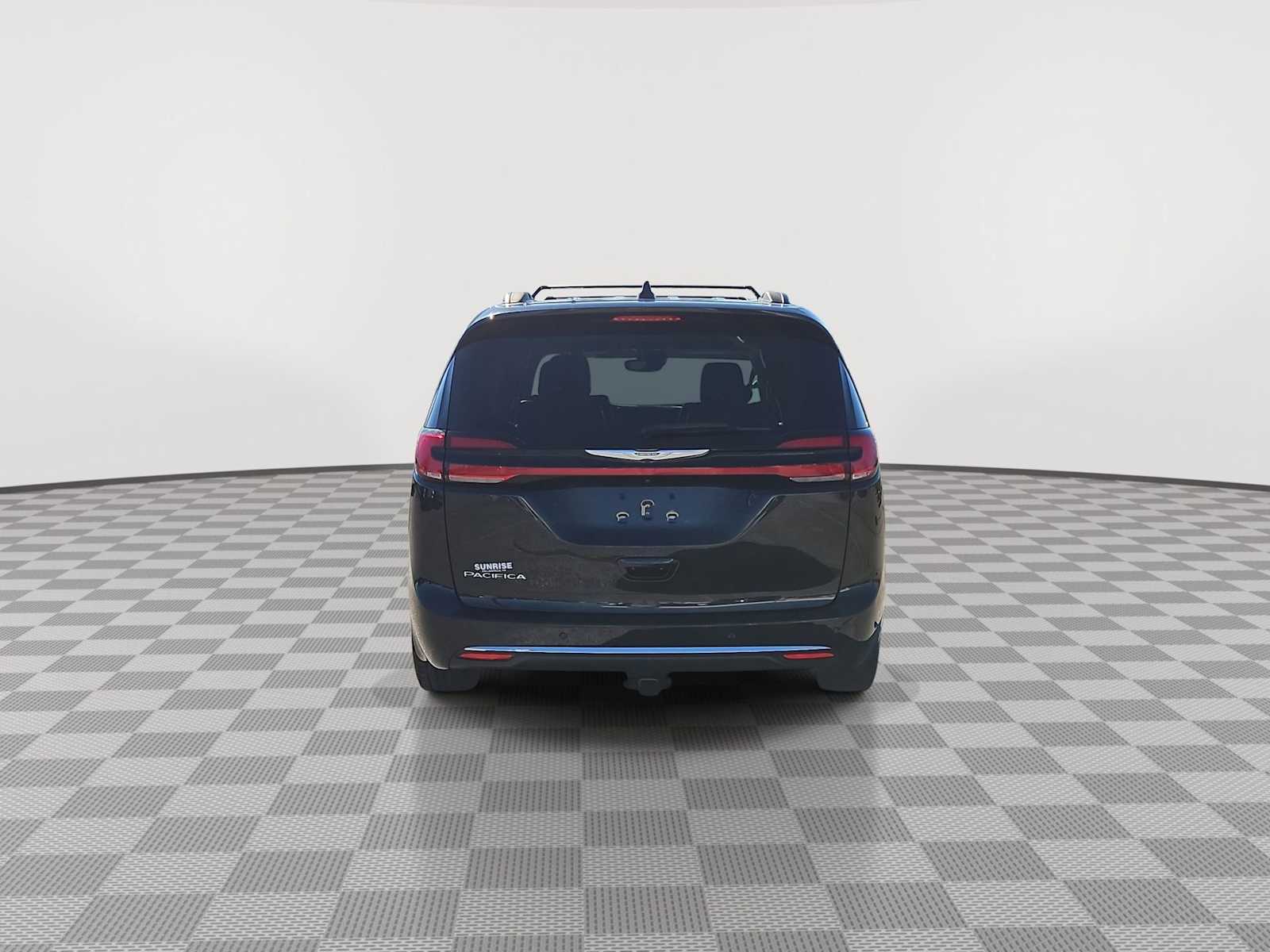 Thumbnail: 2022 Chrysler Pacifica - 7