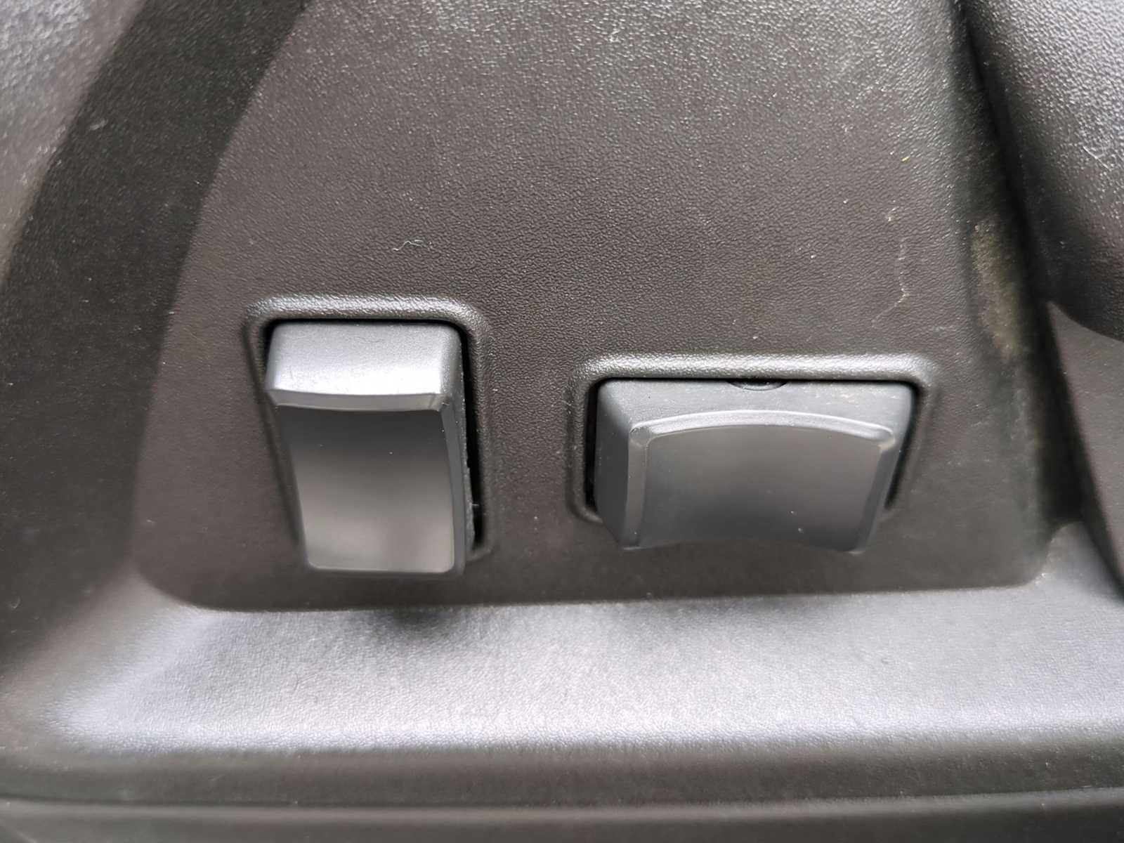 Thumbnail: 2014 Chevrolet Equinox - 18