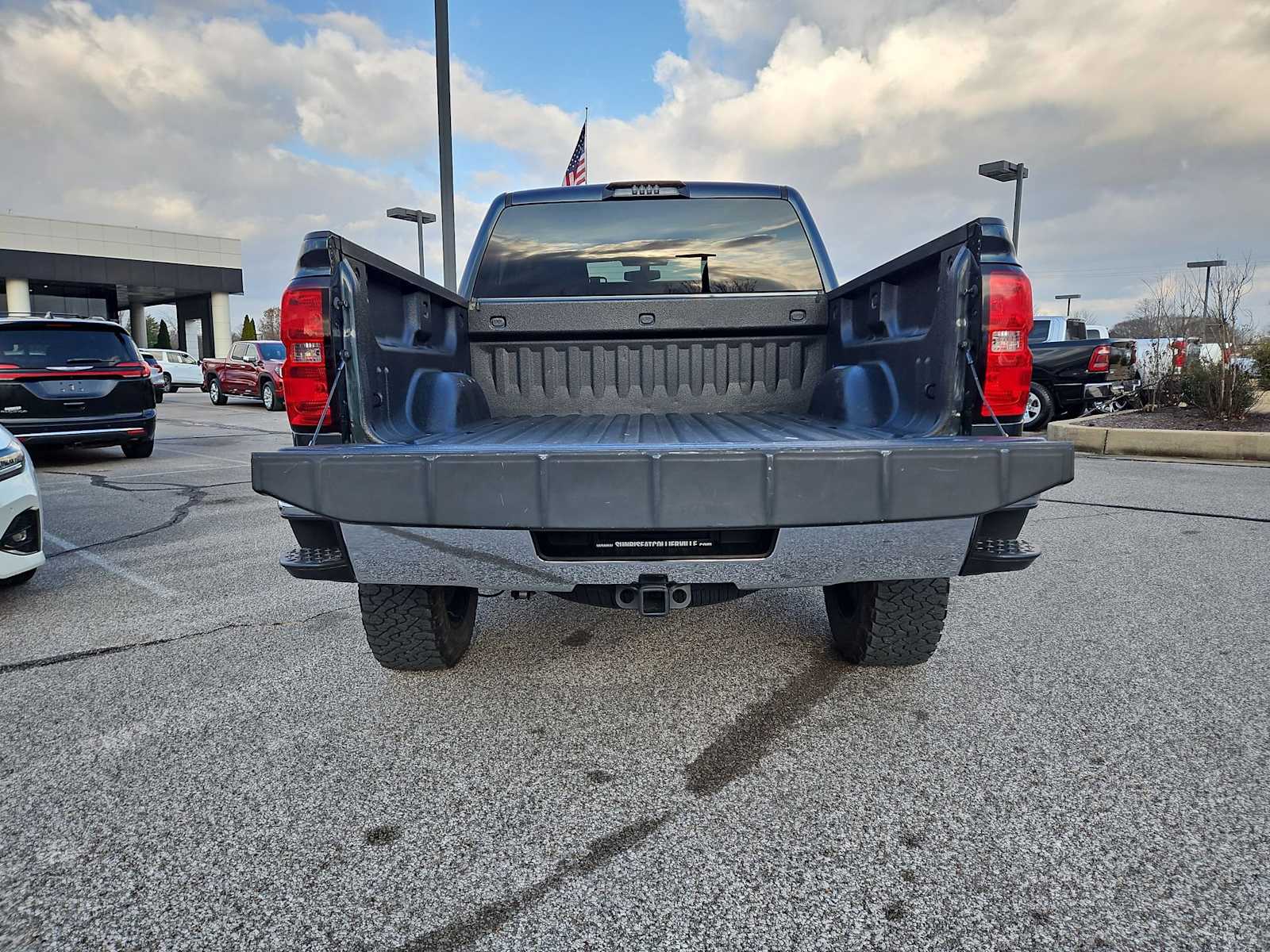 Thumbnail: 2018 Chevrolet Silverado 1500 - 32