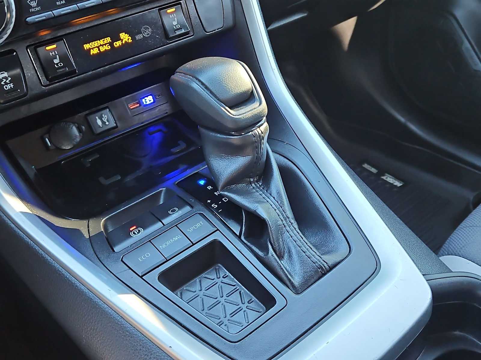 Thumbnail: 2019 Toyota RAV4 - 33