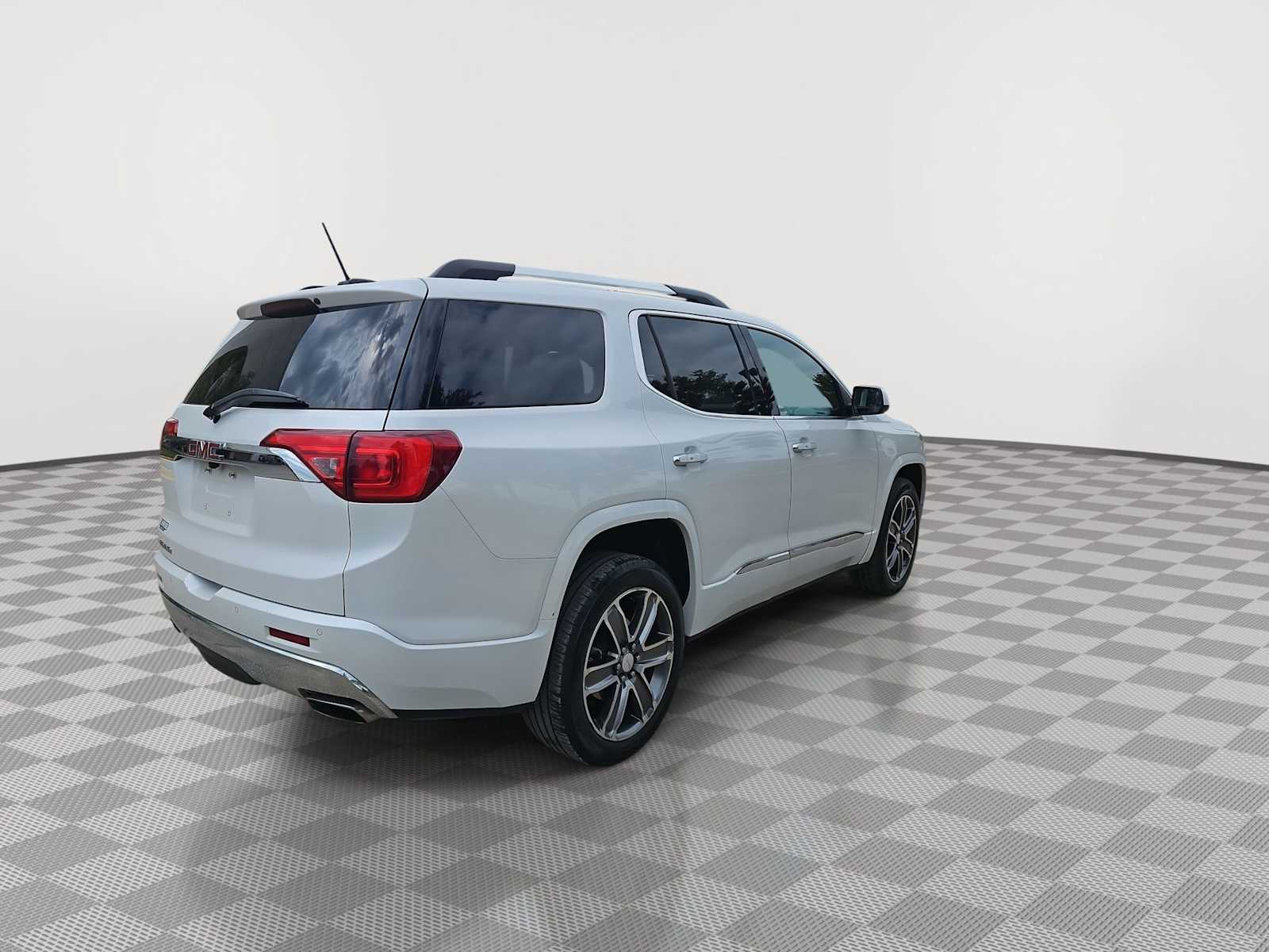 Thumbnail: 2017 GMC Acadia - 8