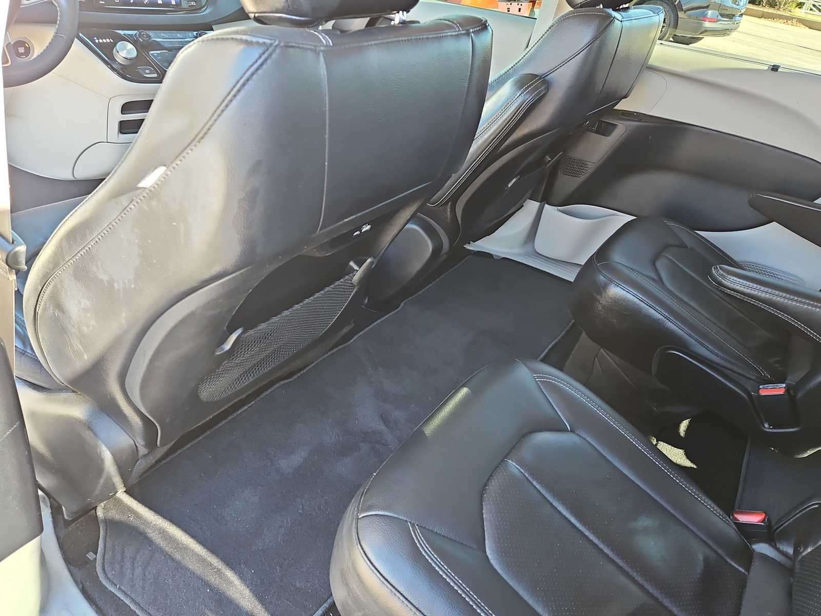 Thumbnail: 2022 Chrysler Pacifica - 18