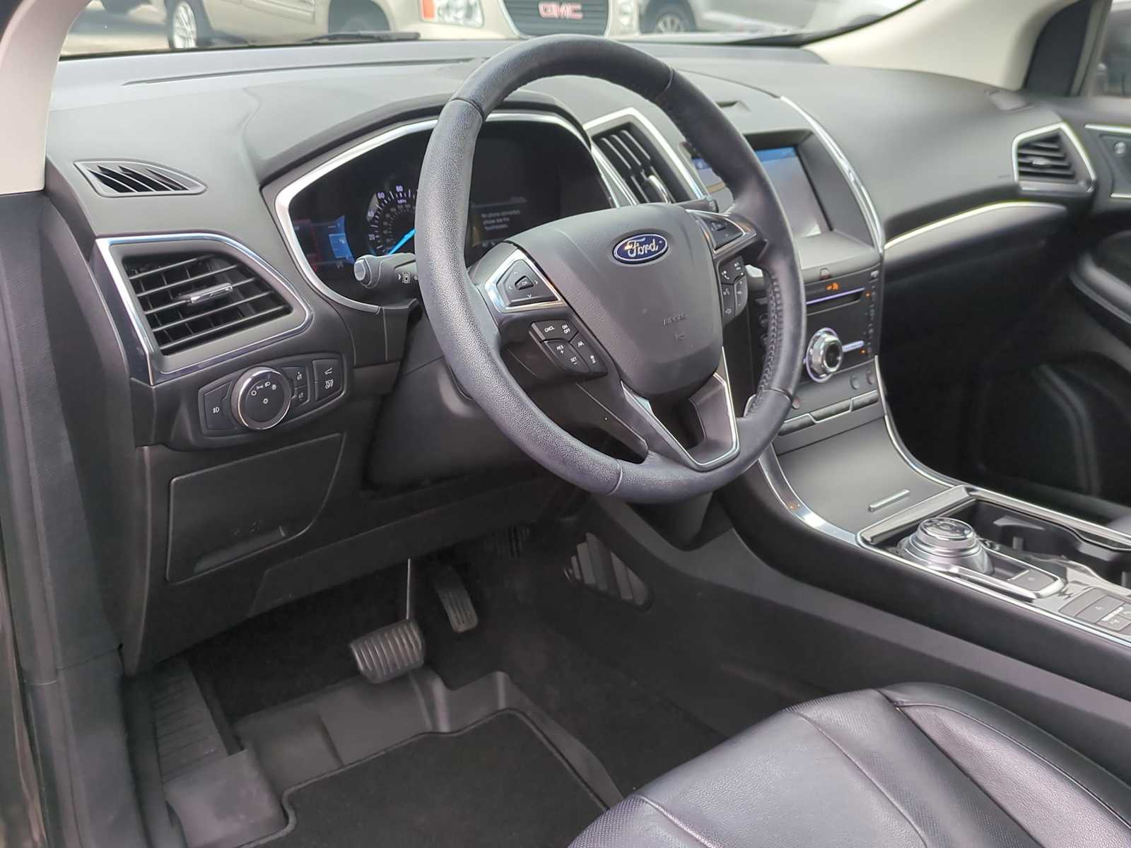 Thumbnail: 2019 Ford Edge - 10