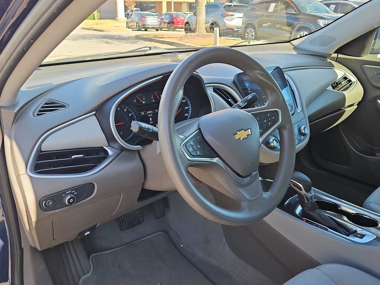 Thumbnail: 2022 Chevrolet Malibu - 10