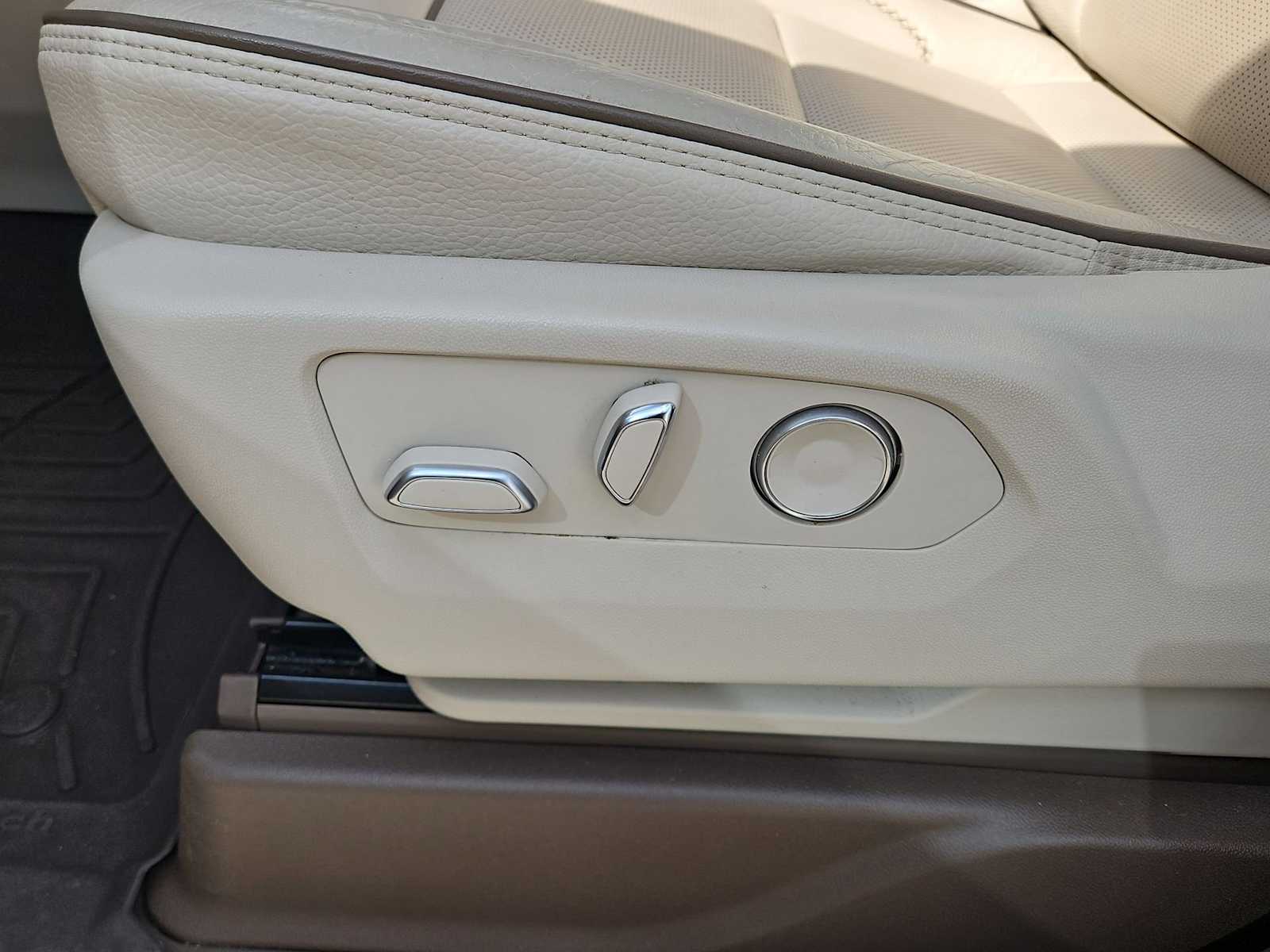 Thumbnail: 2021 GMC Yukon - 29