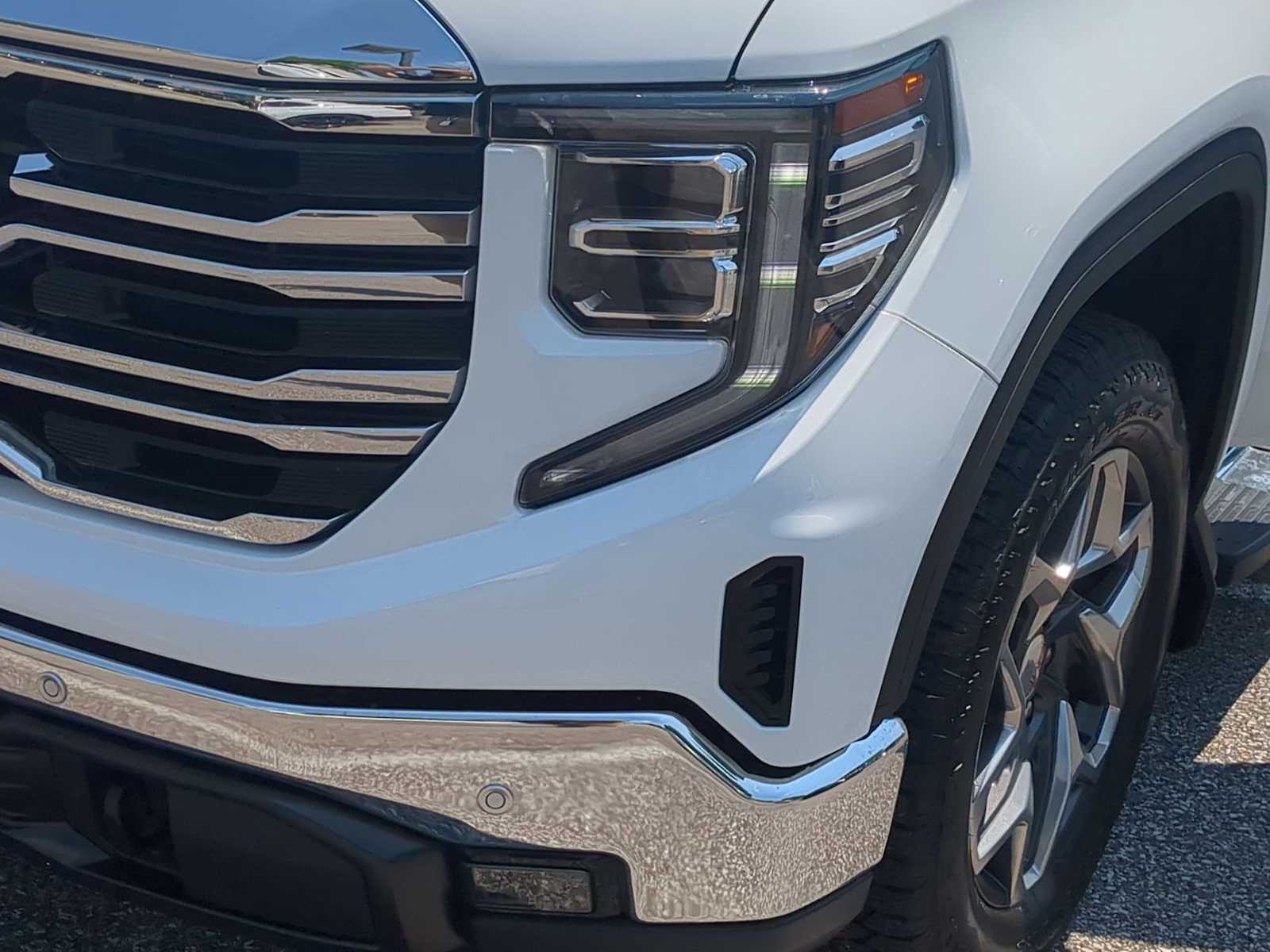Thumbnail: 2023 GMC Sierra 1500 - 11