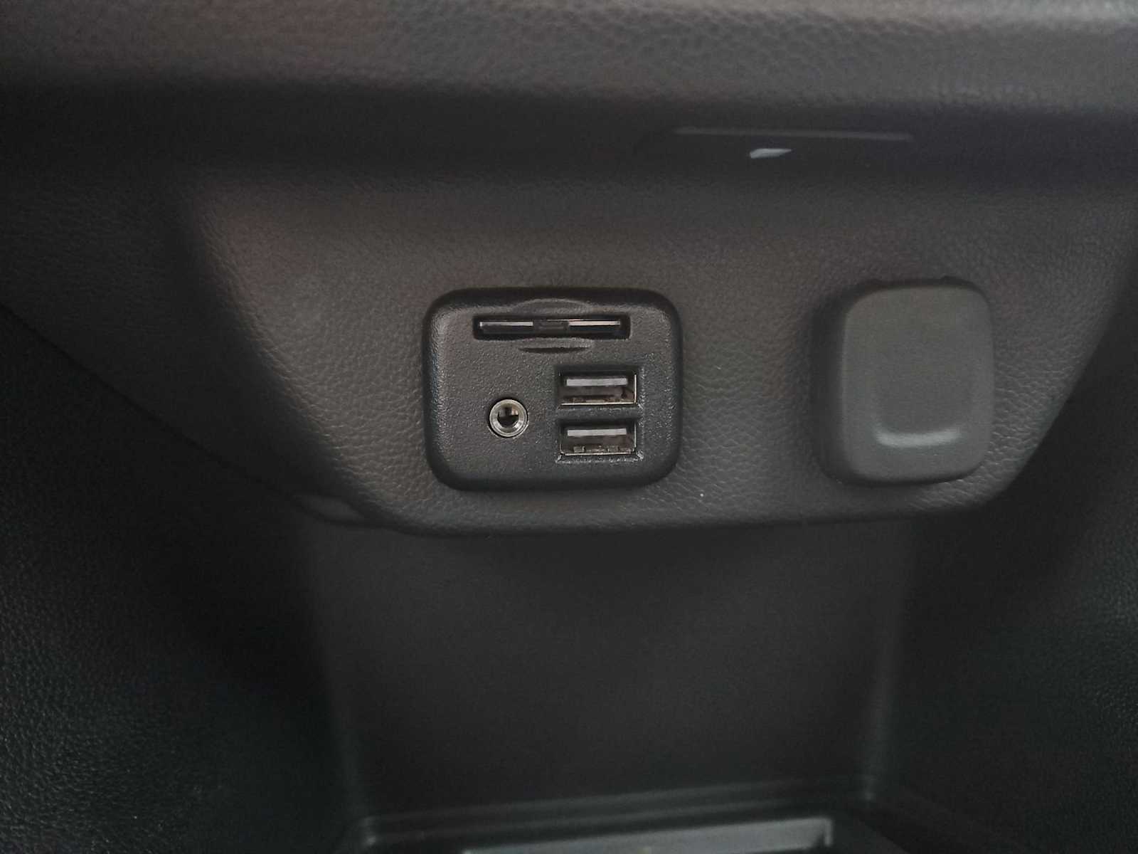 Thumbnail: 2023 Chevrolet Traverse - 32