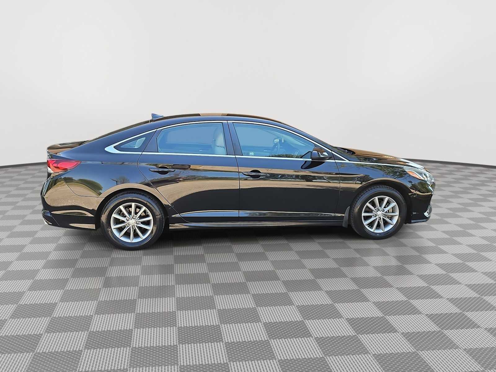 Thumbnail: 2018 Hyundai Sonata - 9