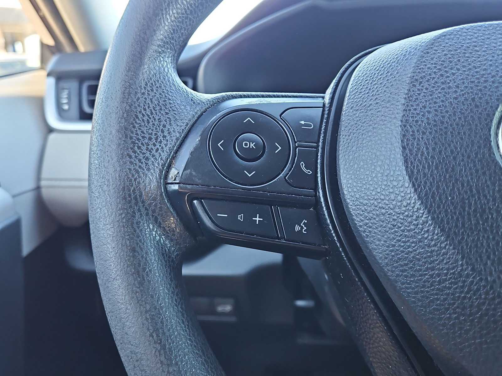 Thumbnail: 2019 Toyota RAV4 - 25