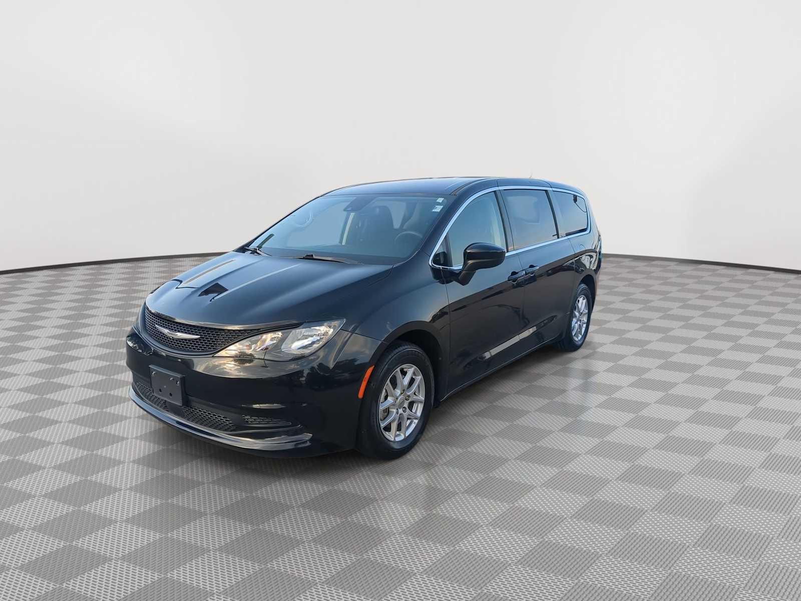 Thumbnail: 2023 Chrysler Voyager - 4