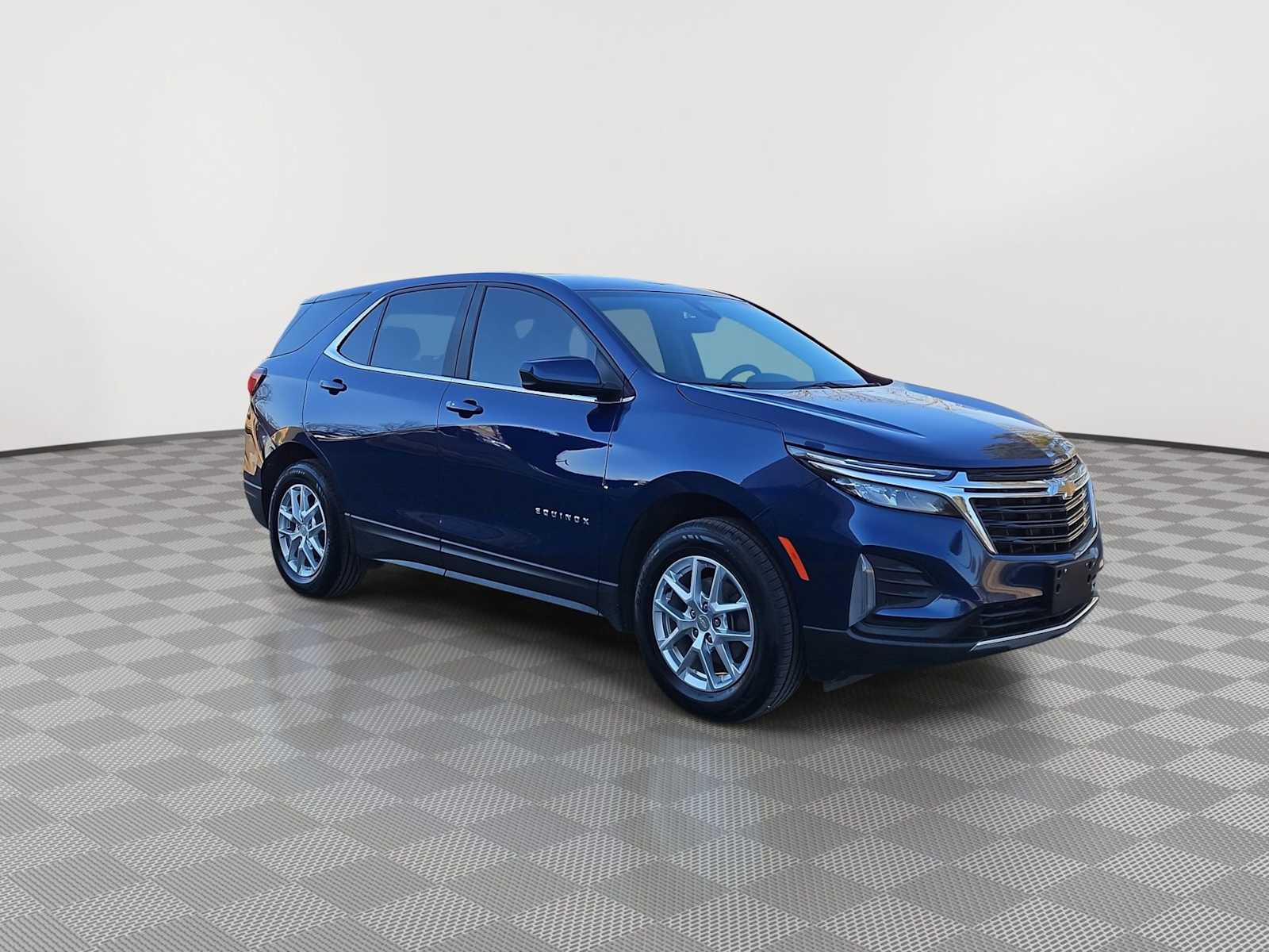 Thumbnail: 2022 Chevrolet Equinox - 2