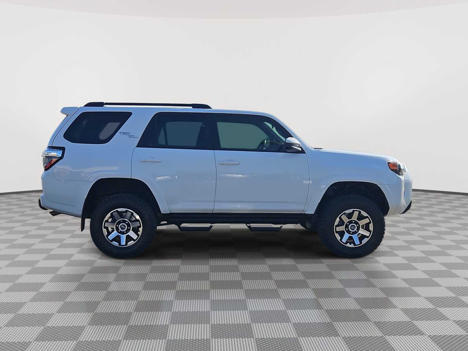 Thumbnail: 2019 Toyota 4Runner - 9