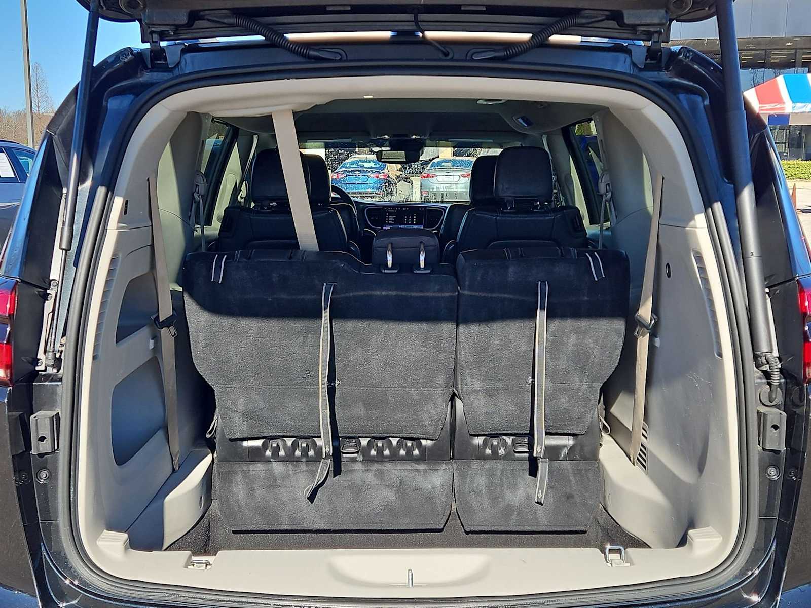 Thumbnail: 2022 Chrysler Pacifica - 33