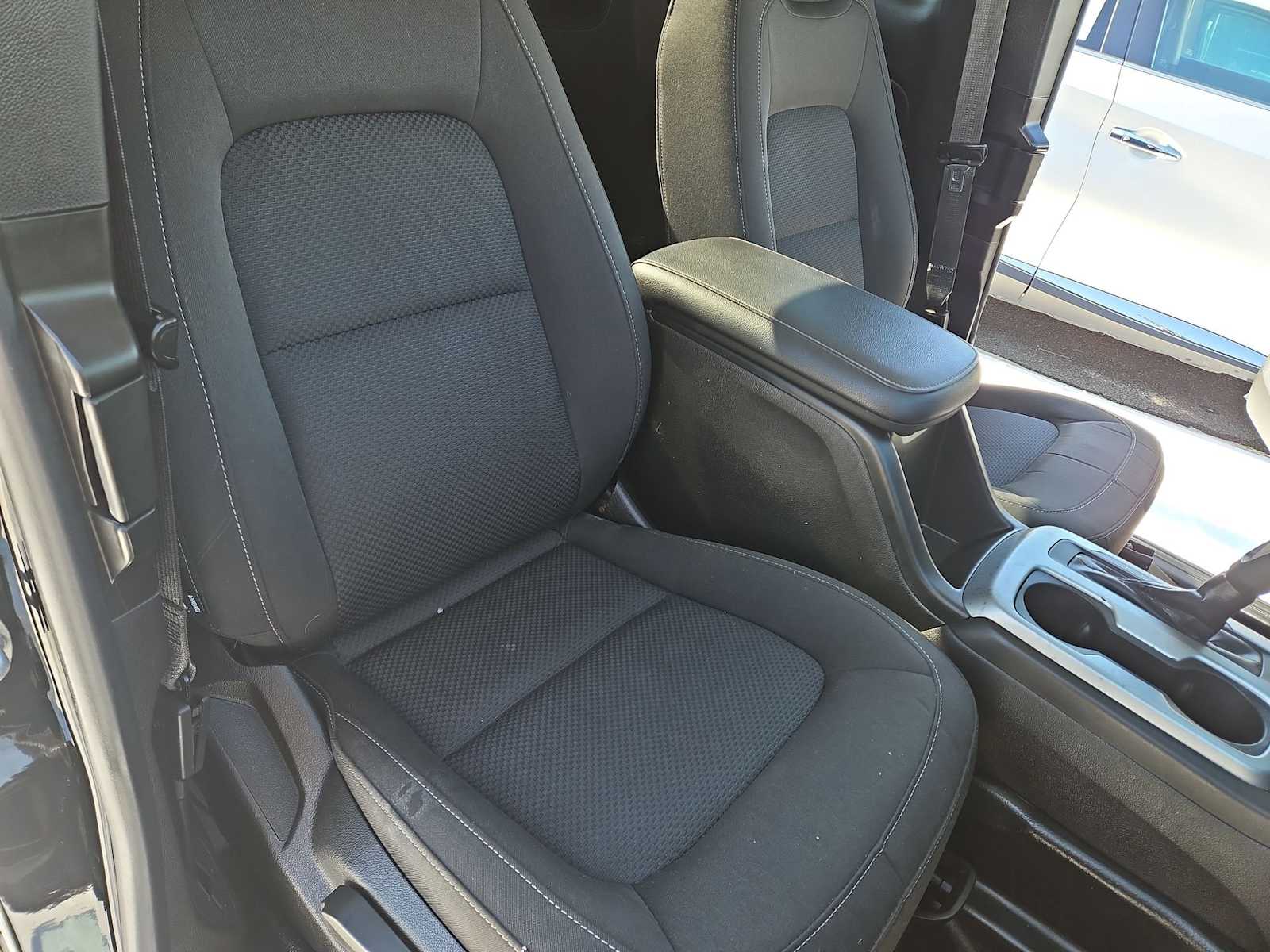 Thumbnail: 2021 Chevrolet Colorado - 22