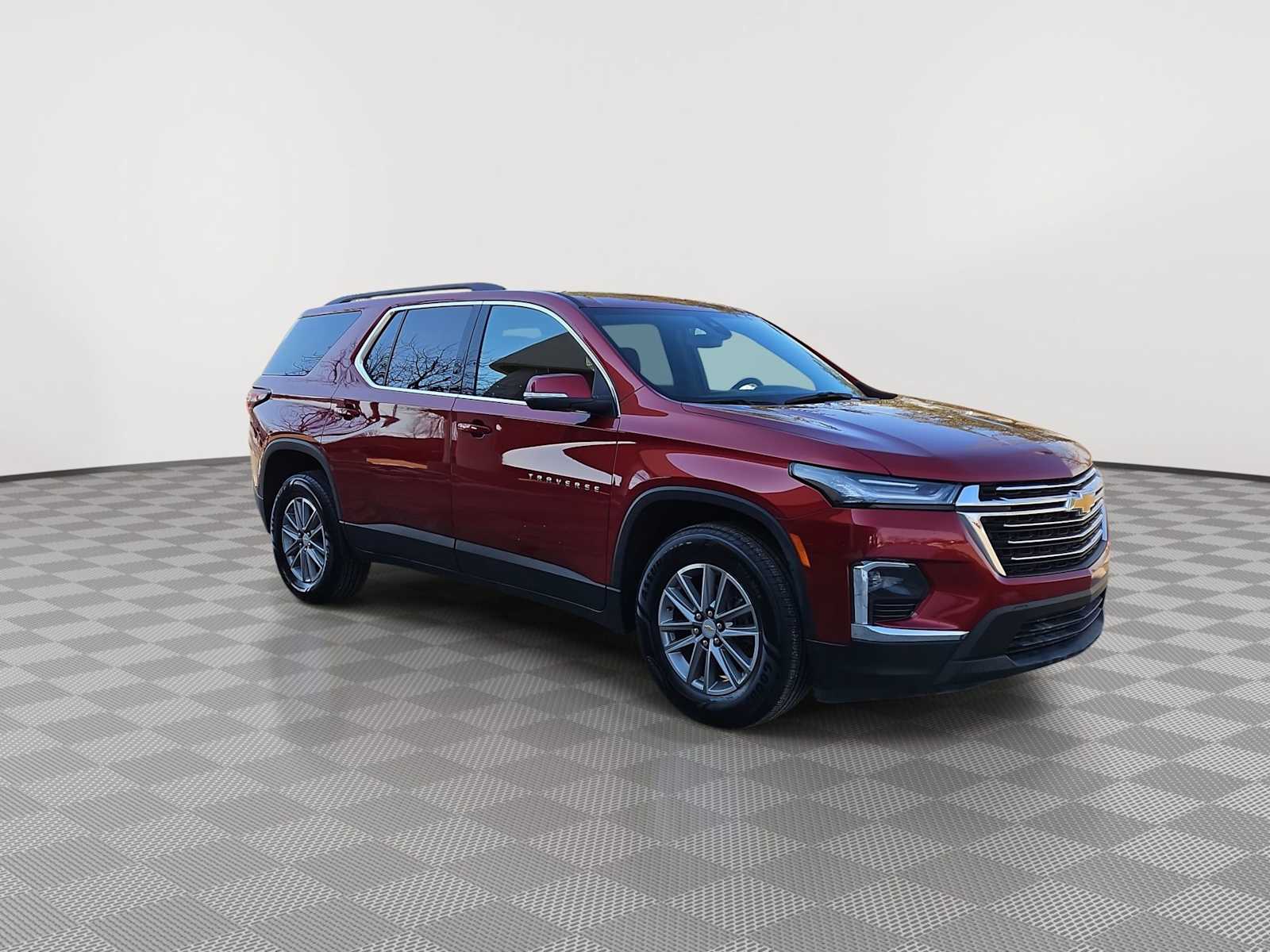 Thumbnail: 2023 Chevrolet Traverse - 2