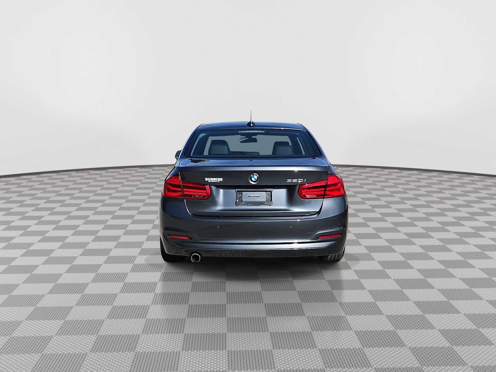 Thumbnail: 2016 BMW 3 Series - 12