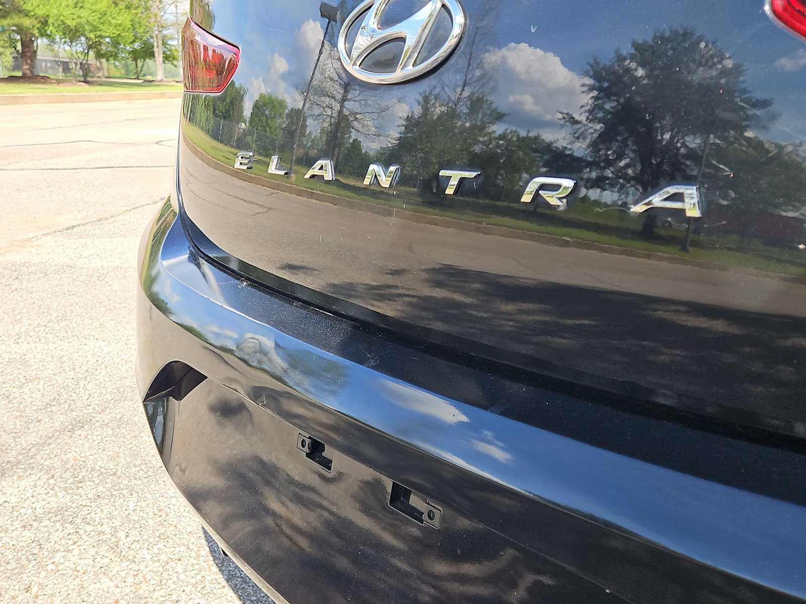 Thumbnail: 2019 Hyundai Elantra - 13