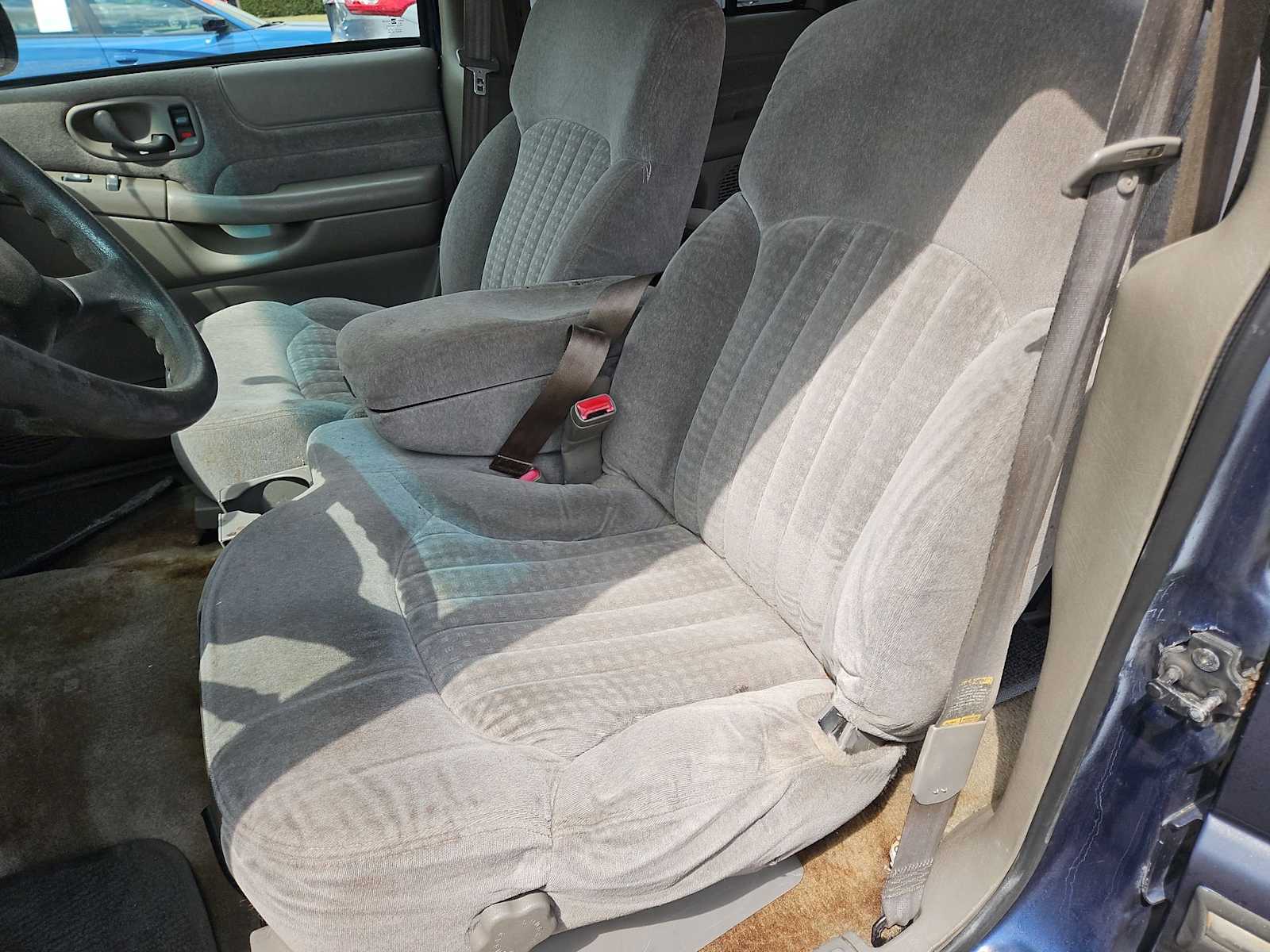 Thumbnail: 2000 Chevrolet Blazer - 28