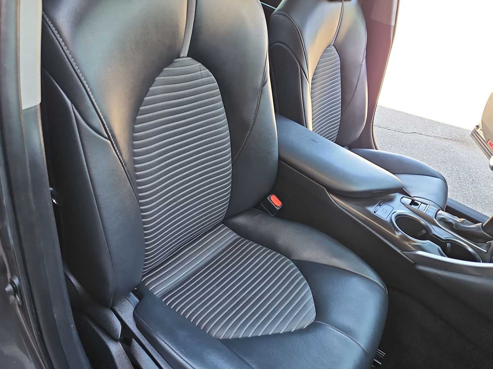 Thumbnail: 2022 Toyota Camry - 22