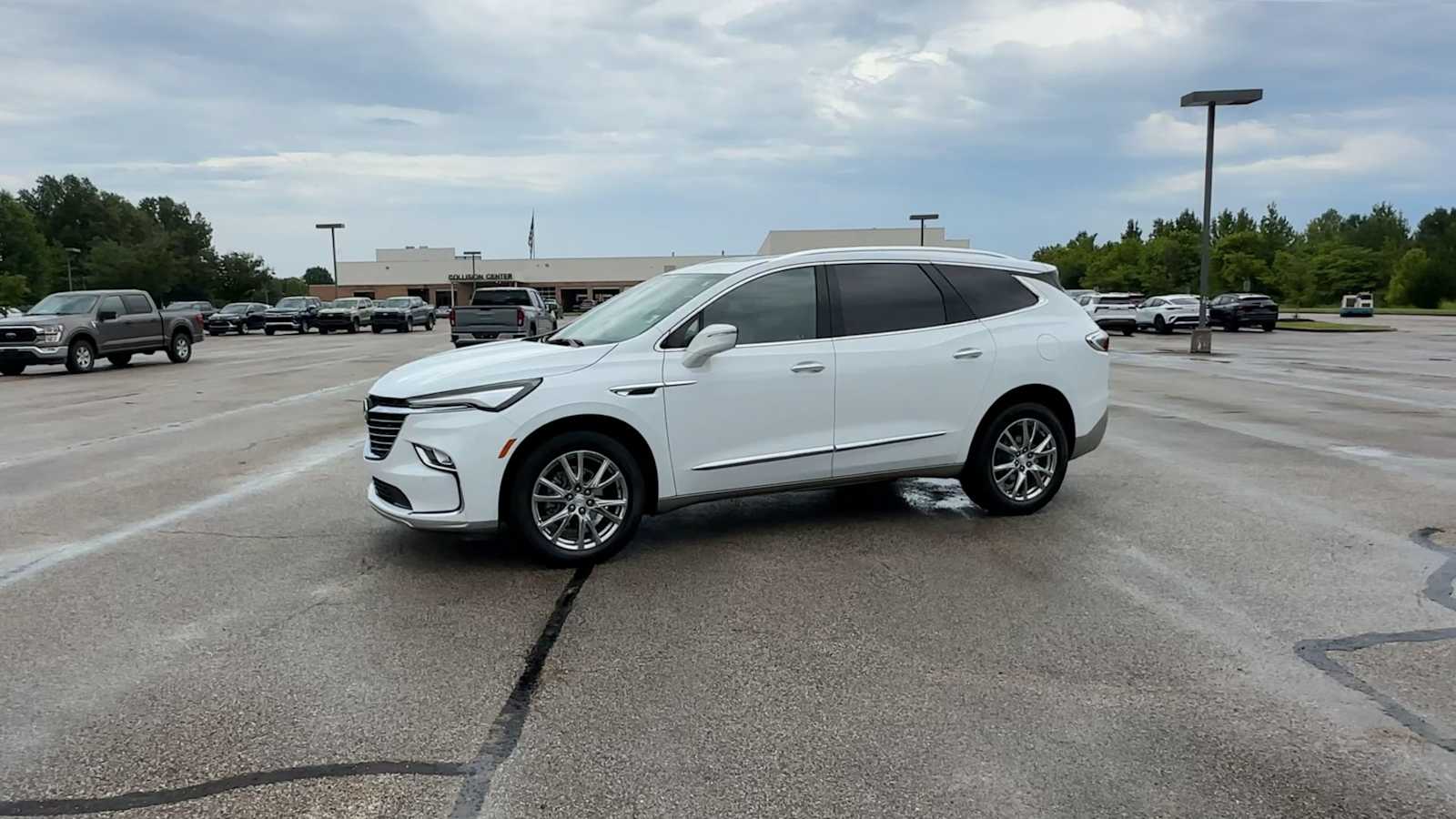 Thumbnail: 2022 Buick Enclave - 4