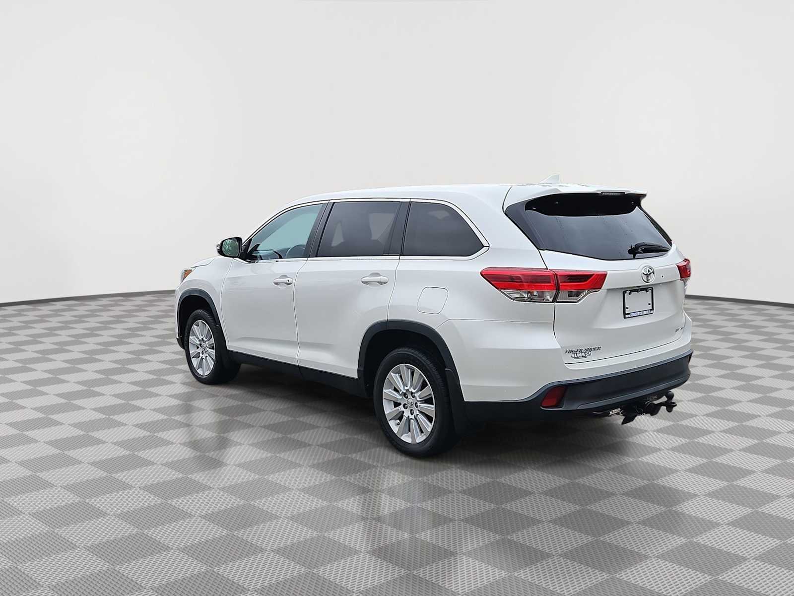 Thumbnail: 2019 Toyota Highlander - 6