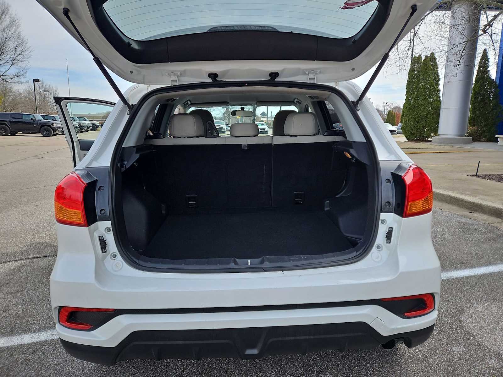 Thumbnail: 2019 Mitsubishi Outlander Sport - 33