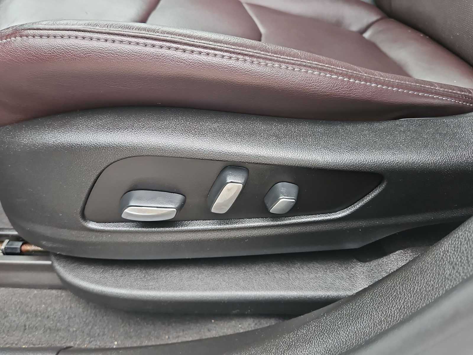 Thumbnail: 2020 Cadillac XT6 - 18